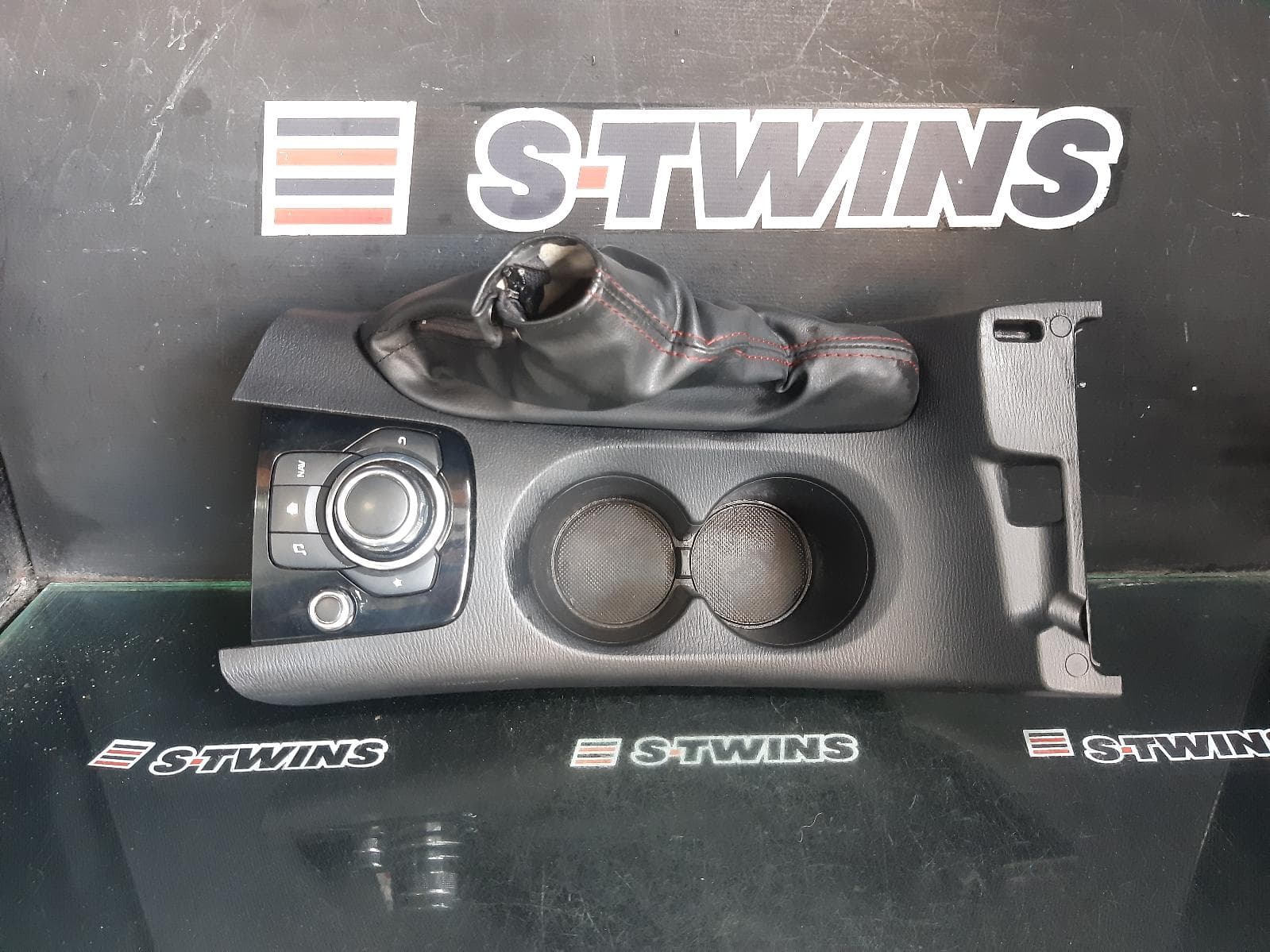 Used auto part listing image: 2014 MAZDA 3 COMMANDER CONTROLS, BM, 11/13-05/16 0000376454