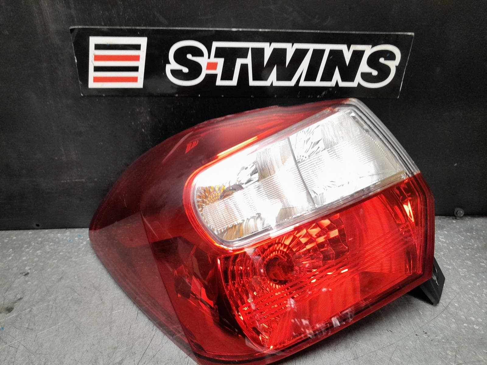Used auto part listing image: 2013 SUBARU XV LEFT TAILLIGHT G4X, IN BODY, RED LENS TYPE, 08/11-10/15 0000373961