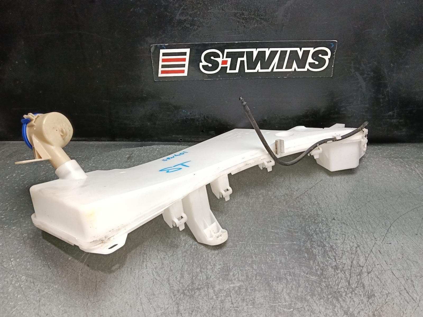 Used auto part listing image: 2023 PEUGEOT 3008 WASHER BOTTLE P84, 10/16-12/23 0000405123