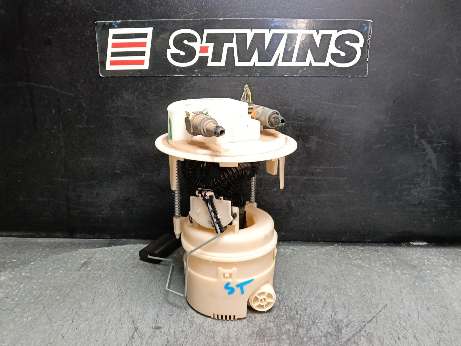 Used auto part listing image: 2023 PEUGEOT 3008 FUEL PUMP P84, IN TANK (PUMP & SENDER), PETROL, 1.6, TURBO, EP6FDT, P84, 10/16- 0000405124