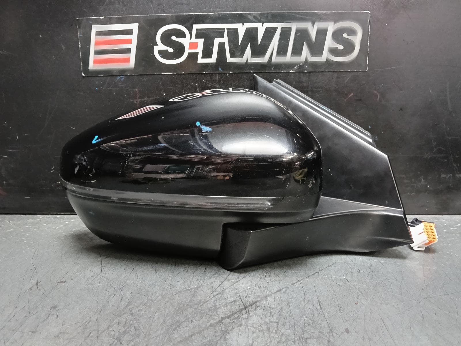 Used auto part listing image: 2023 PEUGEOT 3008 RIGHT DOOR MIRROR P84, POWER FOLD, BLIND SPOT, AUTO DIP, NON CAMERA, LOGO PROJECTION TYPE, GLOSS BLACK, 11/20-12/23 0000385368