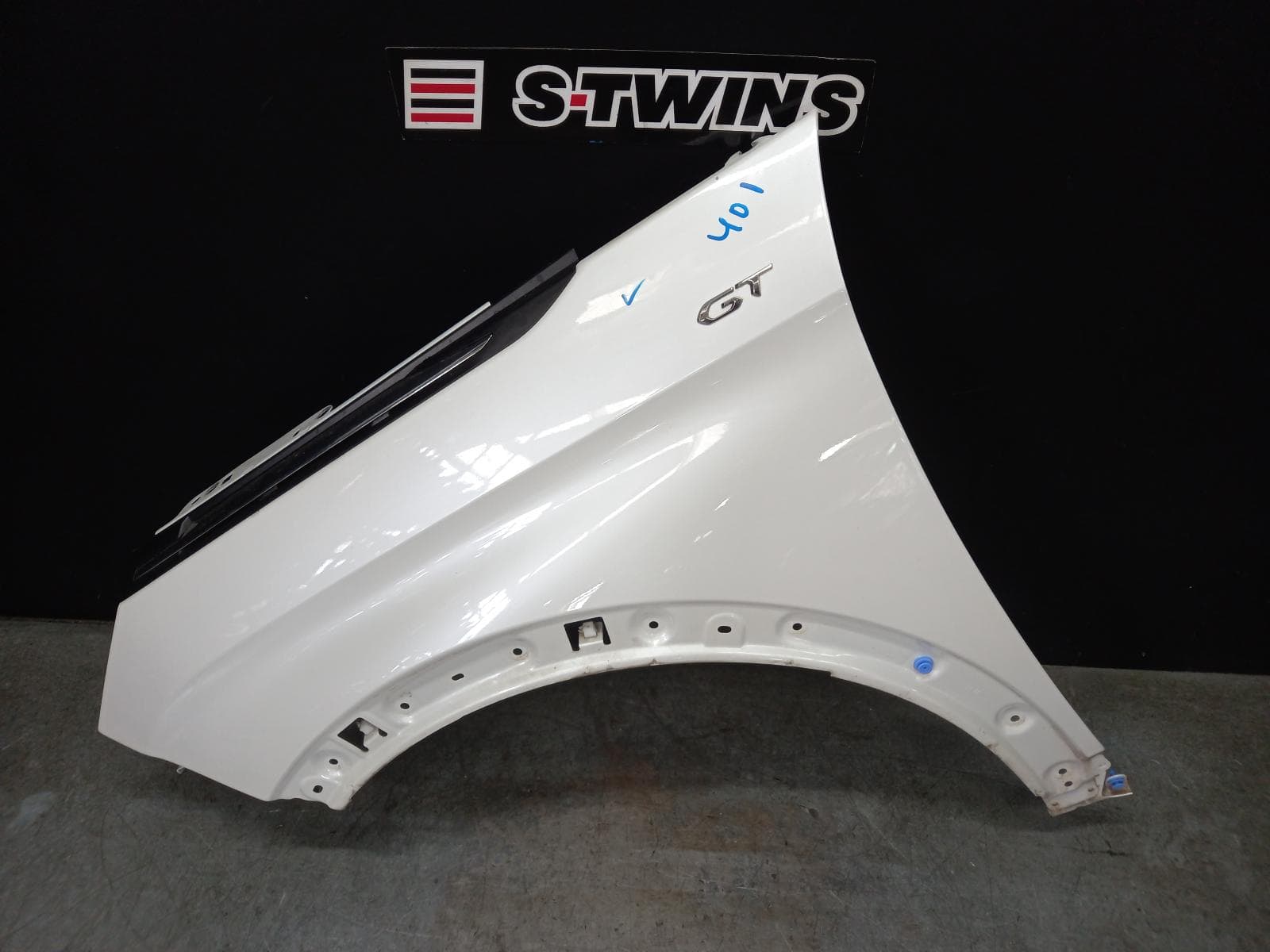 Used auto part listing image: 2023 PEUGEOT 3008 LEFT GUARD P84, 10/16-12/23 0000380544