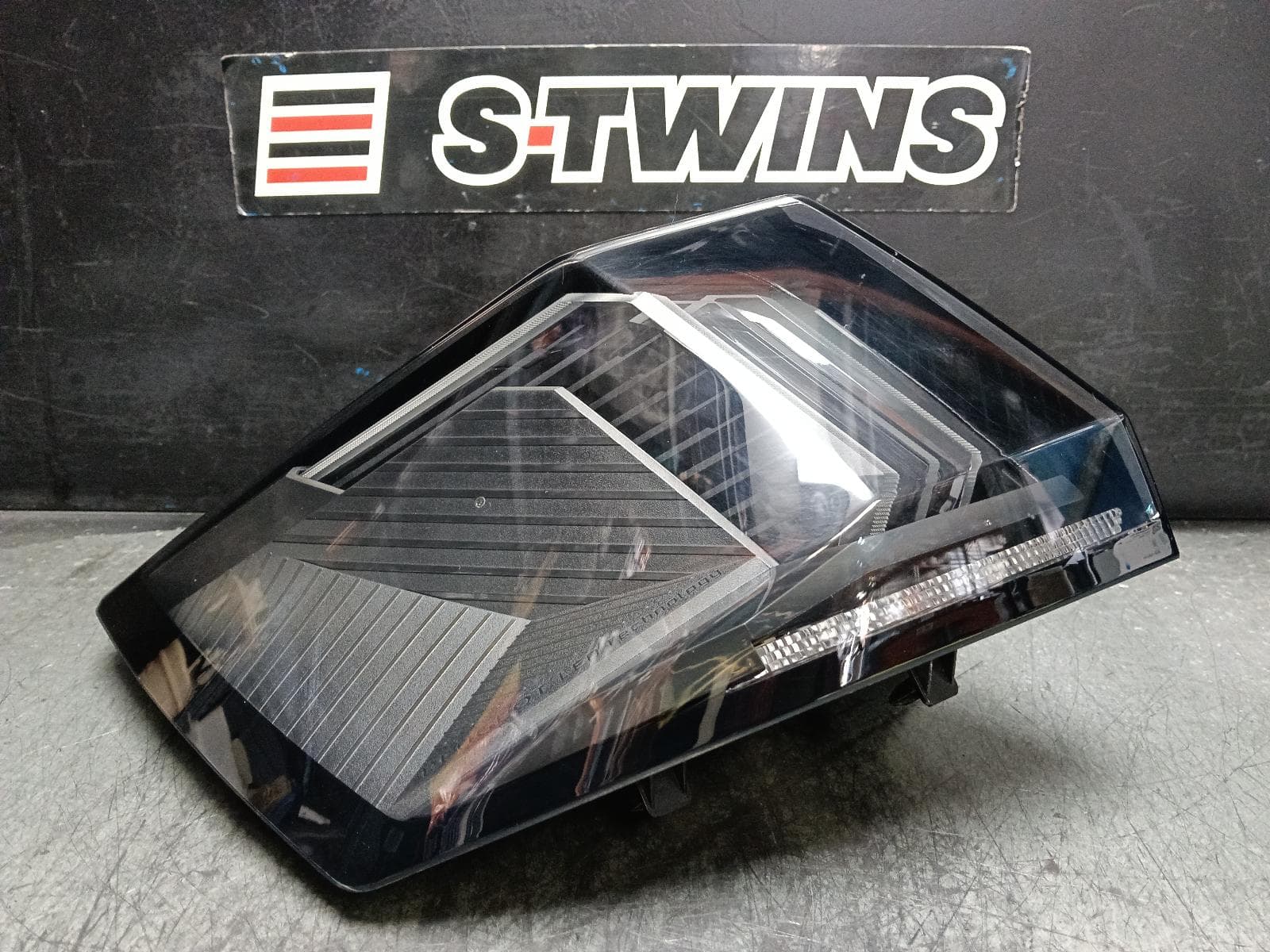 Used auto part listing image: 2023 PEUGEOT 3008 LEFT TAILLIGHT P84, IN BODY, LED TYPE, 11/20- 0000405129
