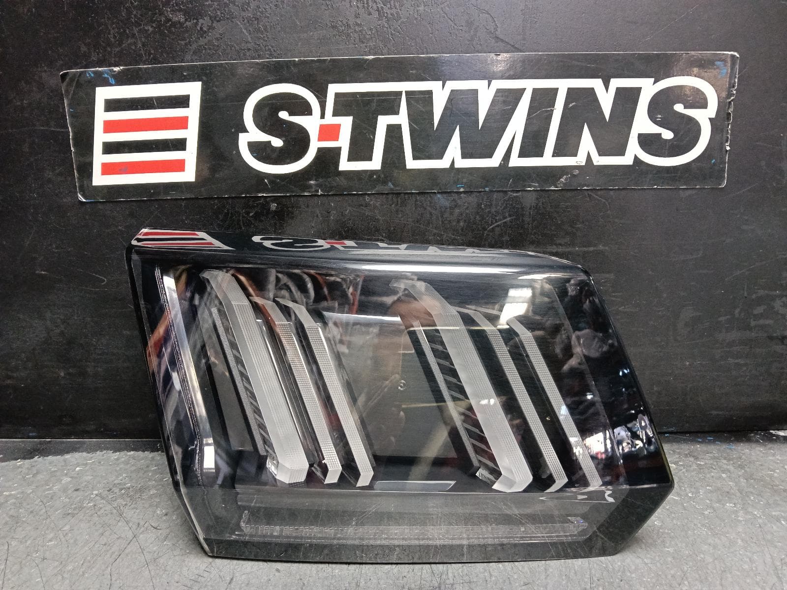 Used auto part listing image: 2023 PEUGEOT 3008 REAR GARNISH TAILGATE LAMP (LH SIDE), LED TYPE, P84, 11/20- 0000405130