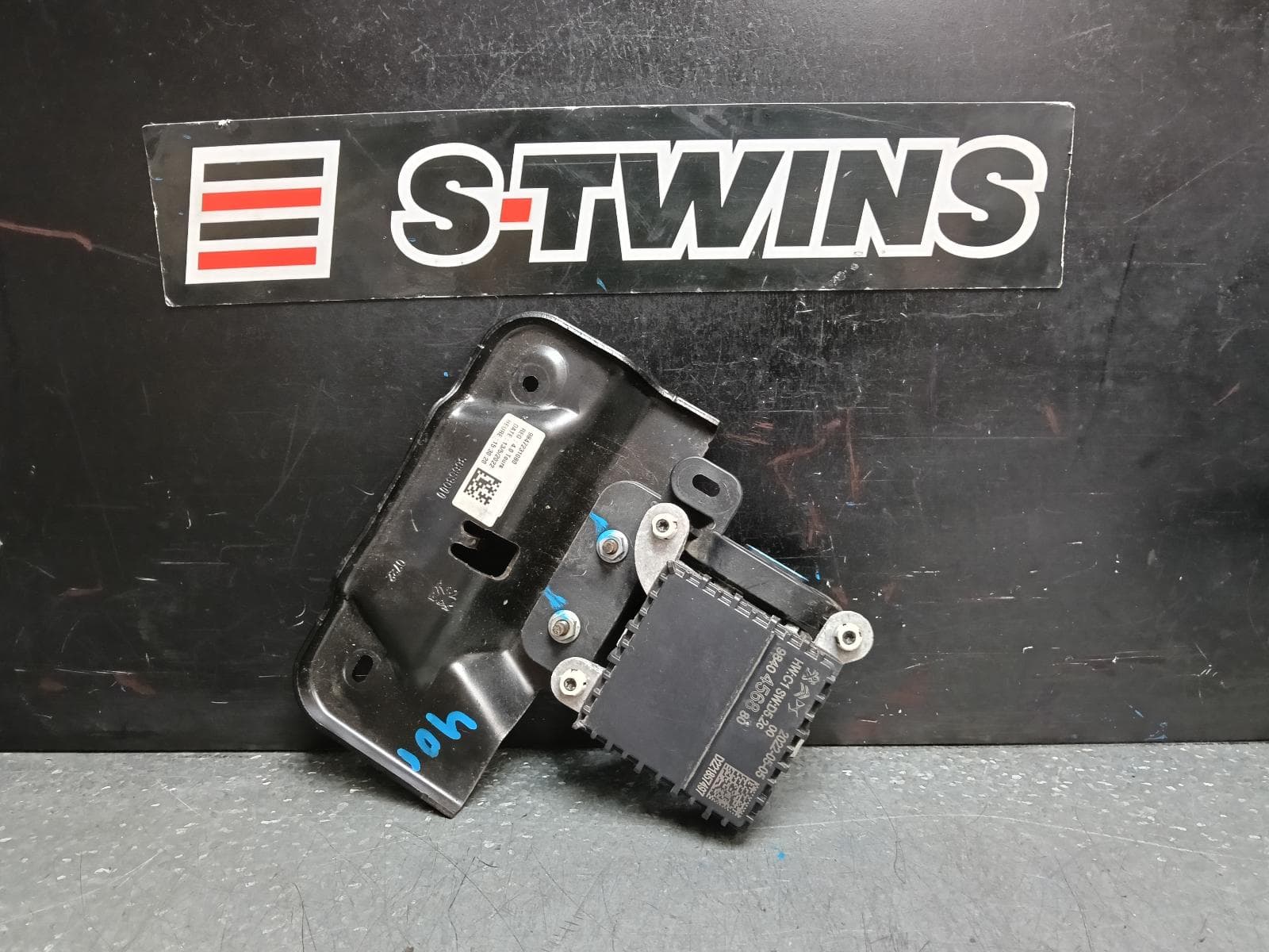 Used auto part listing image: 2023 PEUGEOT 3008 REVERSE CAMERA P84, FRONT RADAR SENSOR (GRILLE MOUNTED), 10/16-12/23 0000385475