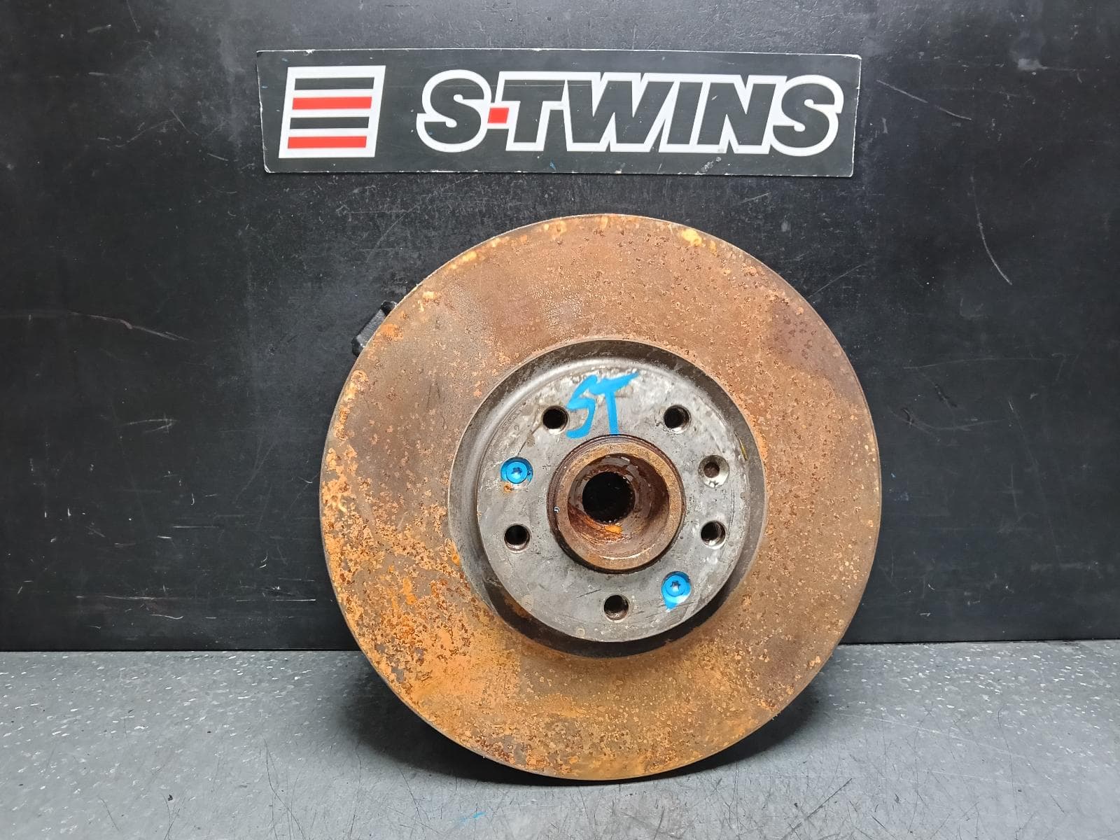 Used auto part listing image: 2023 PEUGEOT 3008 RIGHT FRONT HUB ASSEMBLY P84, 10/16-12/23 0000382171
