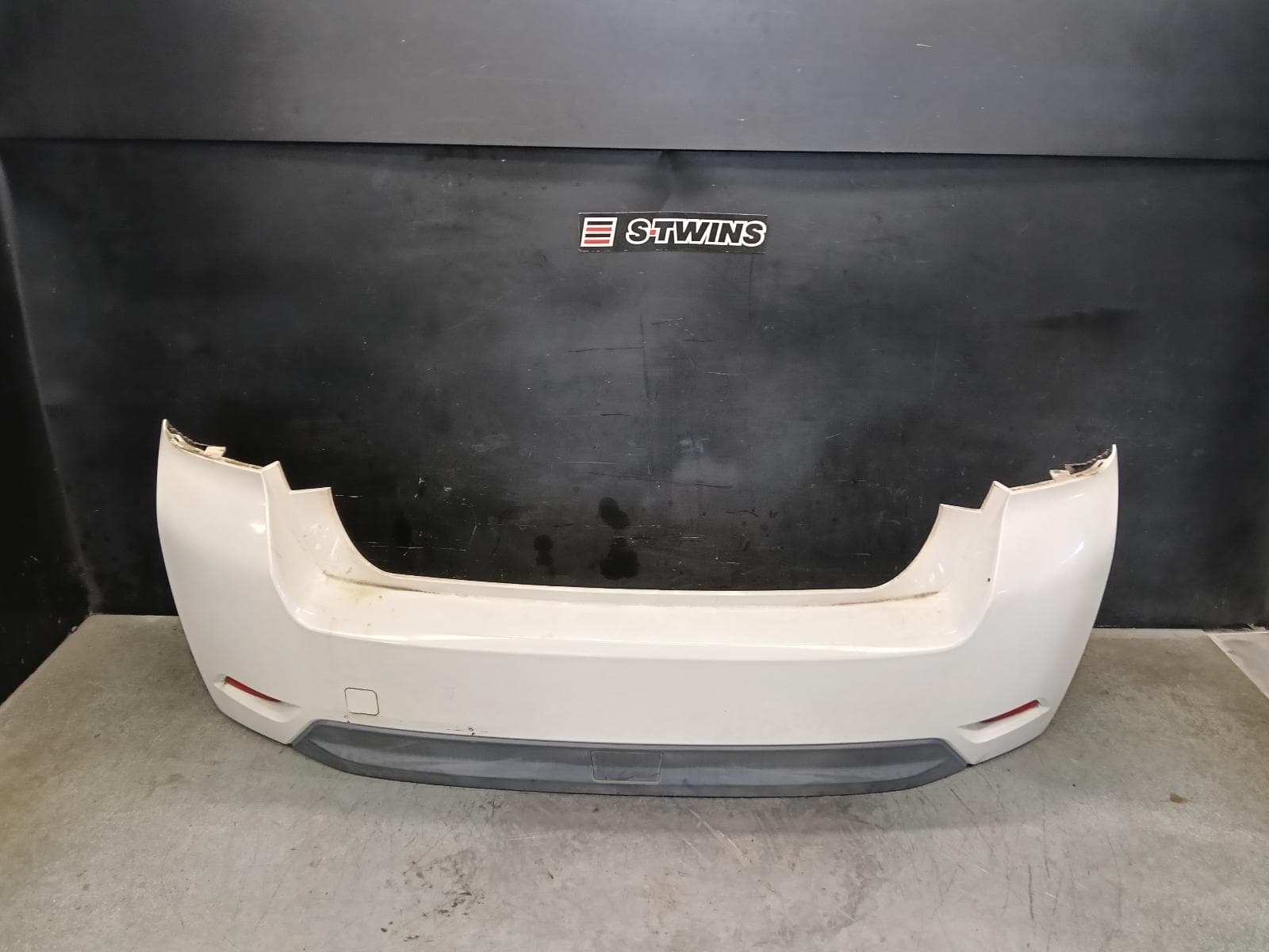 Used auto part listing image: 2015 SUBARU IMPREZA REAR BUMPER G4, HATCH, 12/11-08/17 0000413840