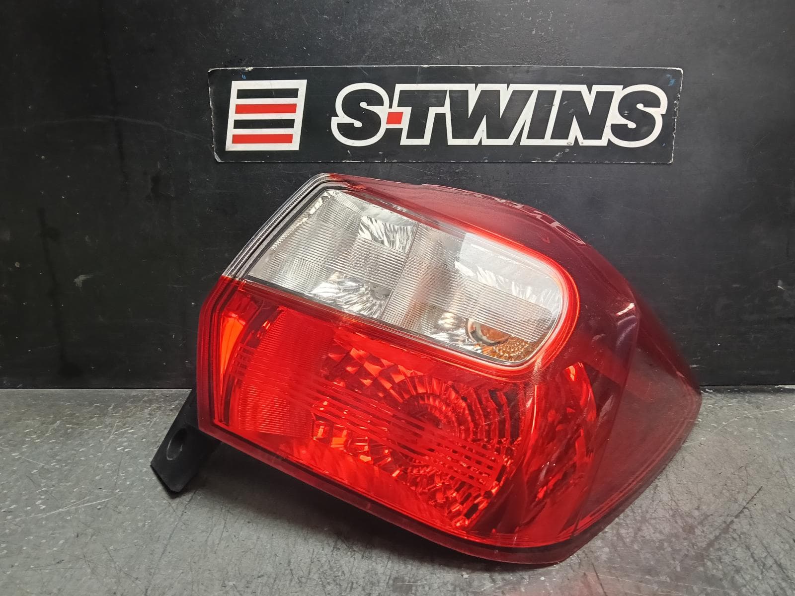 Used auto part listing image: 2015 SUBARU IMPREZA RIGHT TAILLIGHT G4, HATCH, IN BODY, 12/11-08/17 0000413841