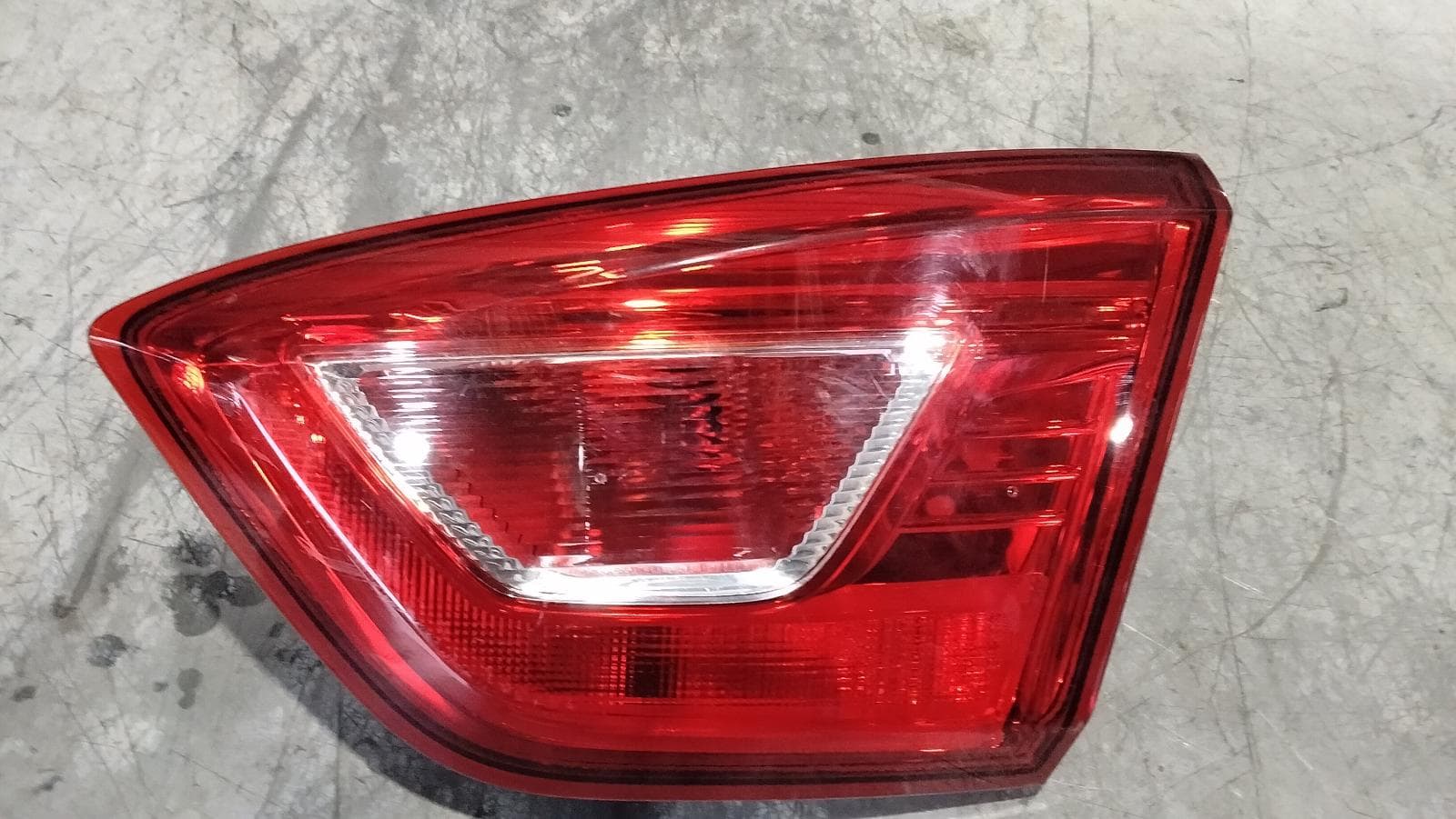 Used auto part listing image: 2017 HOLDEN ASTRA REAR GARNISH BOOTLID LAMP (RH SIDE), SEDAN, NON-LED TYPE, BL, 05/17-12/20 0000402545