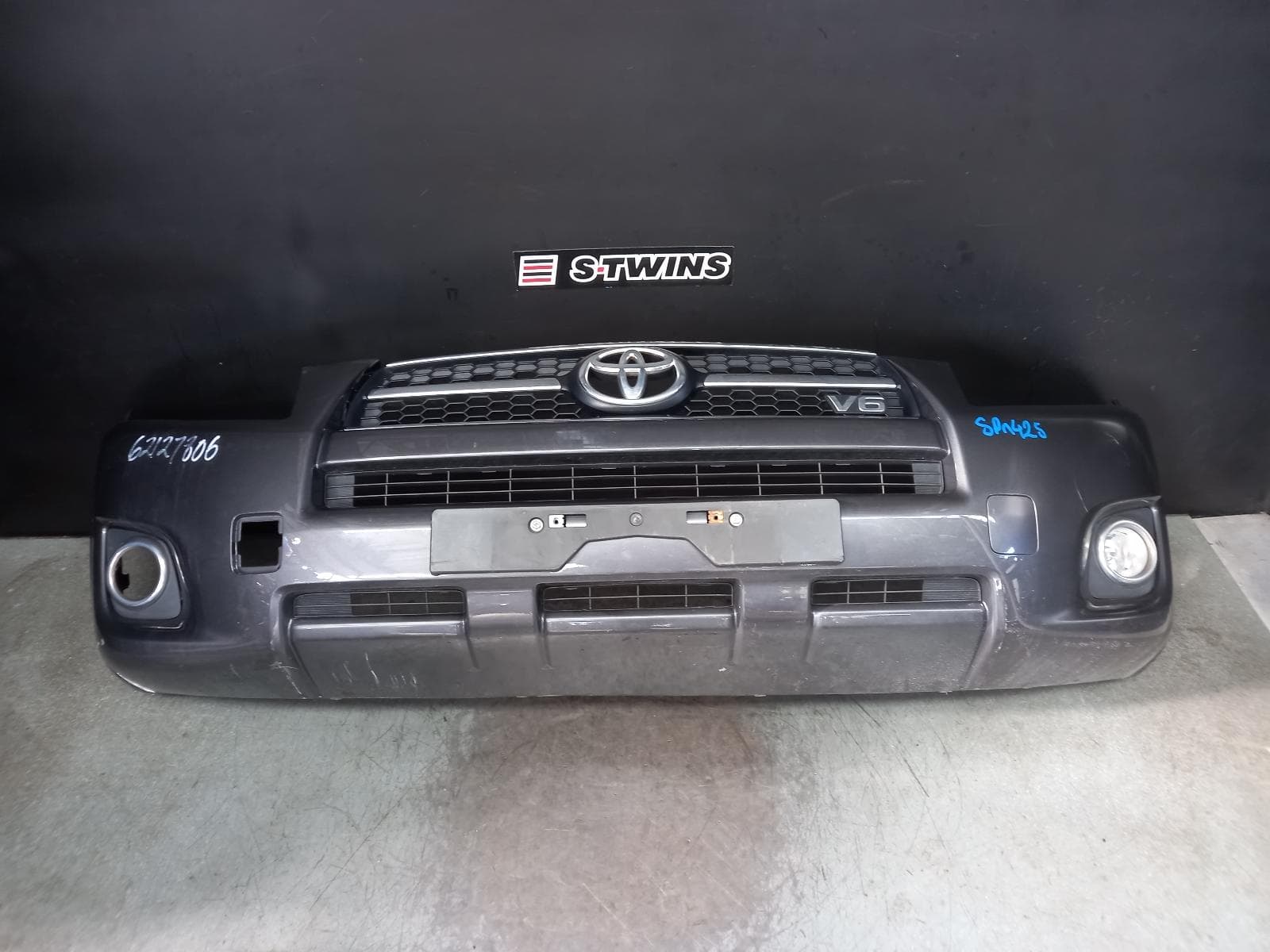 Used auto part listing image: 2012 TOYOTA RAV4 FRONT BUMPER BUMPER BAR, ACA33/ACA38, CRUISER (HAS FLARES), 10/08-11/12 0000376261
