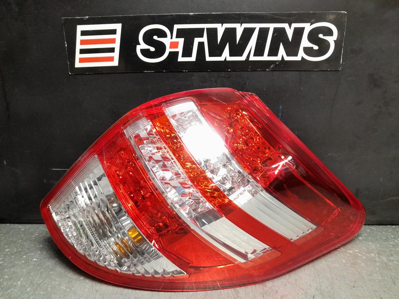 Used auto part listing image: 2012 TOYOTA RAV4 RIGHT TAILLIGHT ACA33/ACA38, IN BODY, 08/08-11/12 0000376266