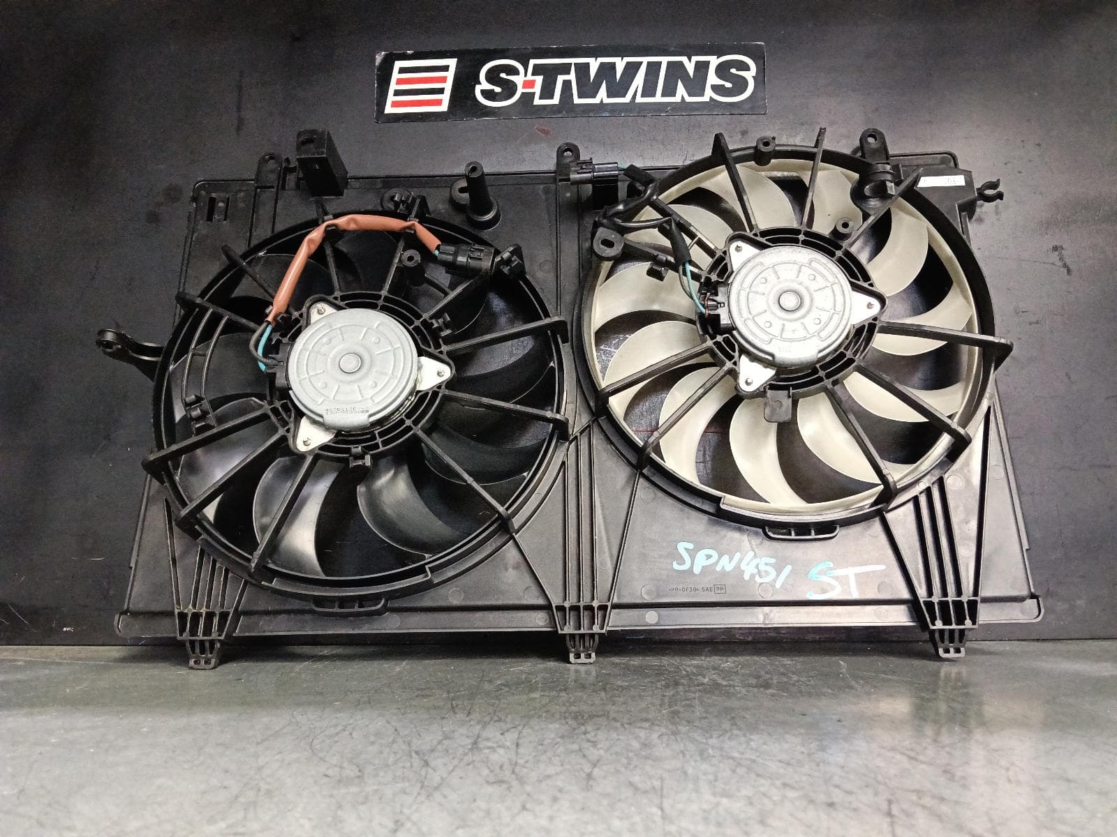 Used auto part listing image: 2016 MITSUBISHI OUTLANDER FAN DUAL FAN ASSY, 2.2, DIESEL, ZJ-ZL, 10/12-07/21 0000391320