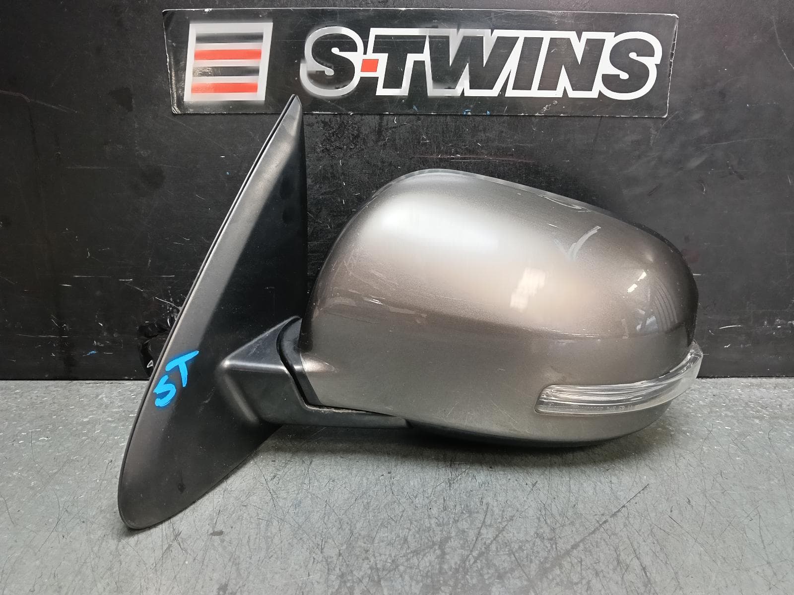 Used auto part listing image: 2016 MITSUBISHI OUTLANDER LEFT DOOR MIRROR ZK-ZL, W/ FLASHER, POWER FOLD, NON CAMERA, NON BLINDSPOT TYPE (9 WIRE), 07/15-07/21 0000392673