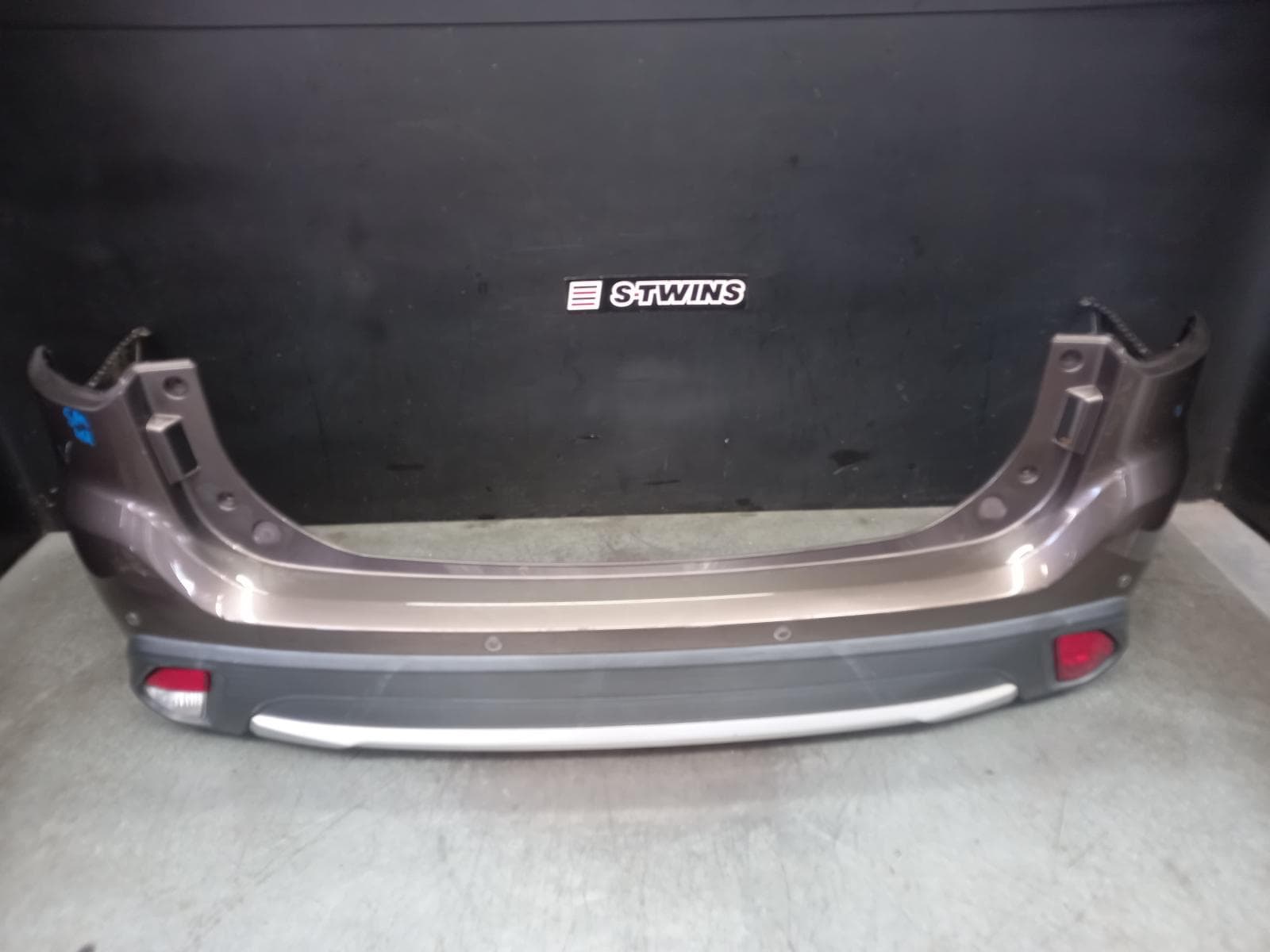 Used auto part listing image: 2016 MITSUBISHI OUTLANDER REAR BUMPER BUMPER BAR, FLARED, W/ PARK SENSOR TYPE, ZK, 01/15-03/18 0000392674
