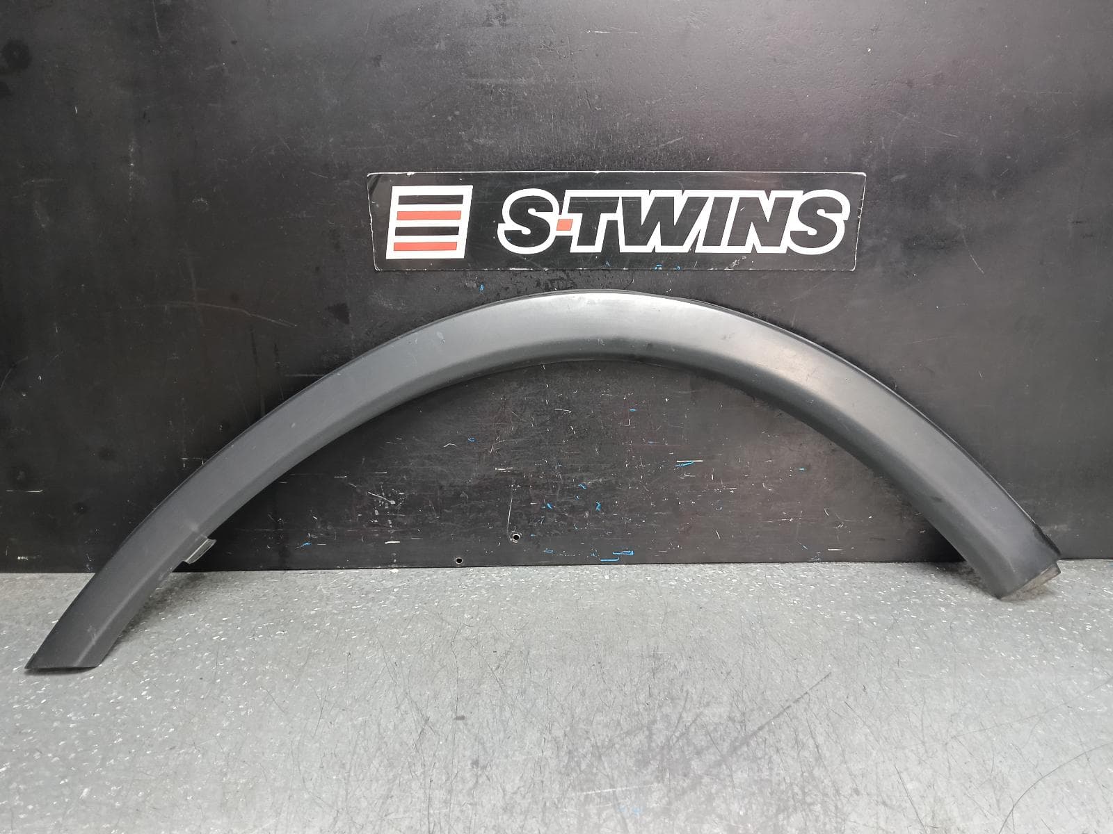 Used auto part listing image: 2016 MITSUBISHI OUTLANDER WHEEL ARCH FLARE LH FRONT (IN BODY), ZJ-ZL, 10/12-07/21 0000392675