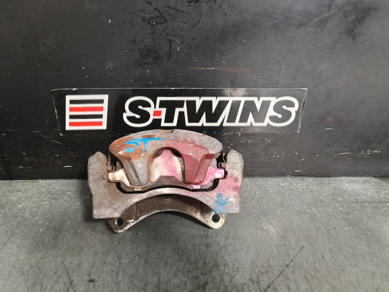 Used auto part listing image: 2016 MITSUBISHI OUTLANDER CALIPER LH FRONT, 4WD, ZK-ZL, 01/15-07/21 0000391323