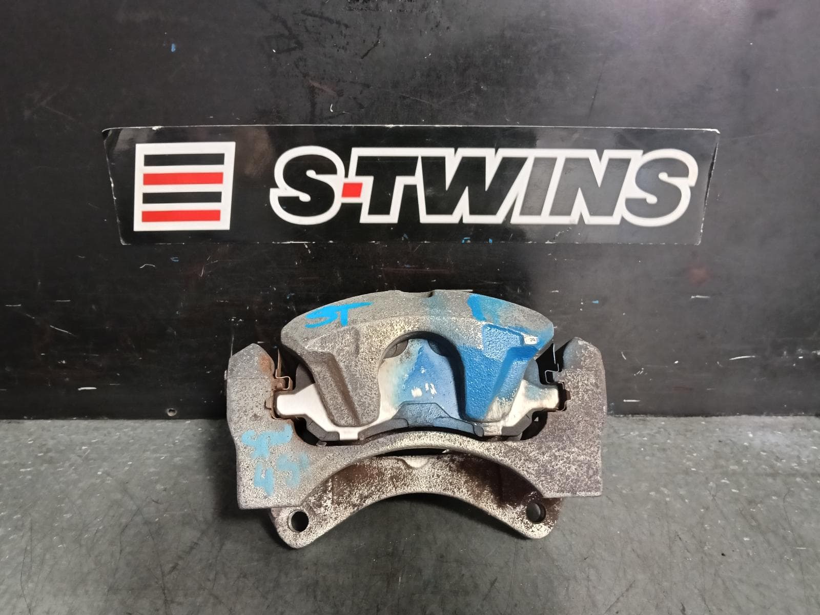 Used auto part listing image: 2016 MITSUBISHI OUTLANDER CALIPER RH FRONT, 4WD, ZK-ZL, 01/15-07/21 0000391322