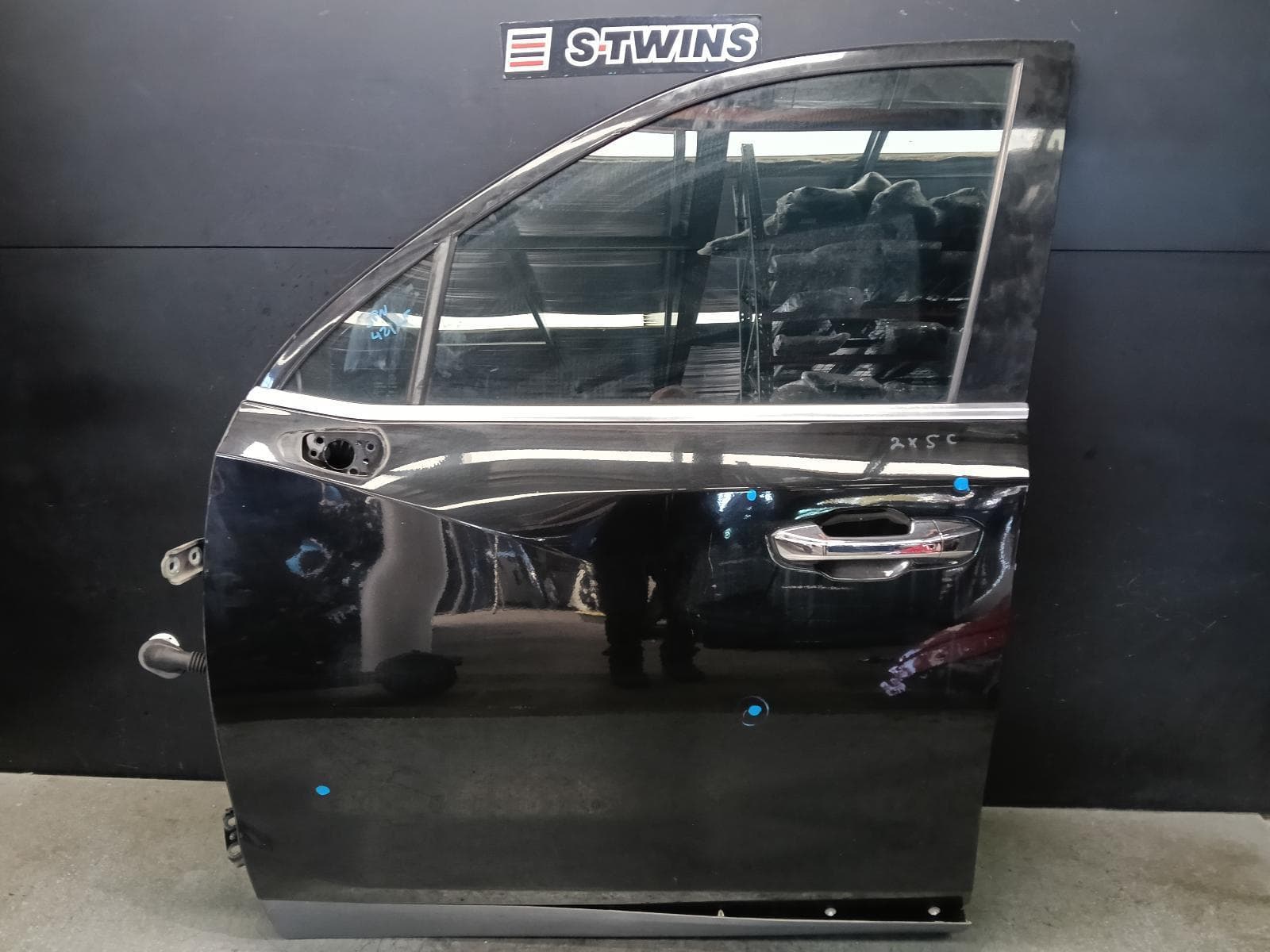 Used auto part listing image: 2021 LDV D90 LEFT FRONT DOOR SV9A, 11/17-04/24 0000397223