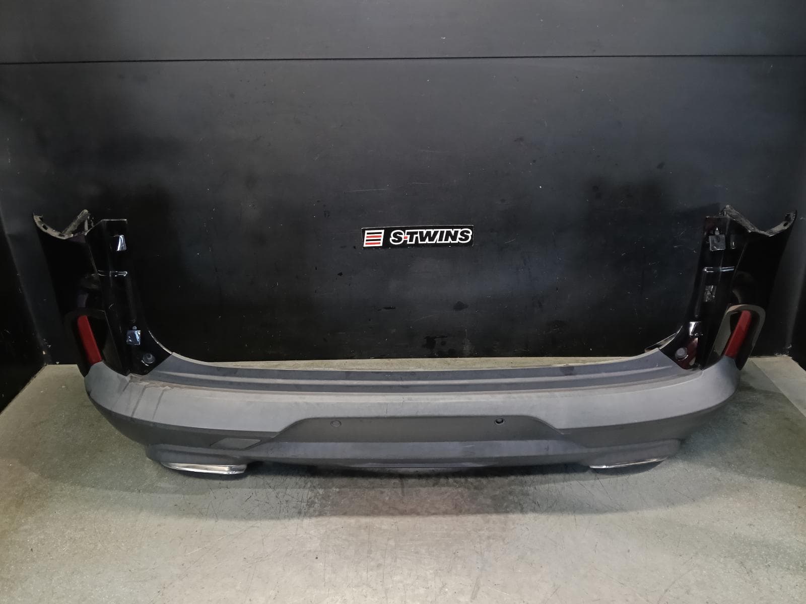 Used auto part listing image: 2021 LDV D90 REAR BUMPER BUMPER BAR (3 PIECE), SV9A, 11/17-04/24 0000397289