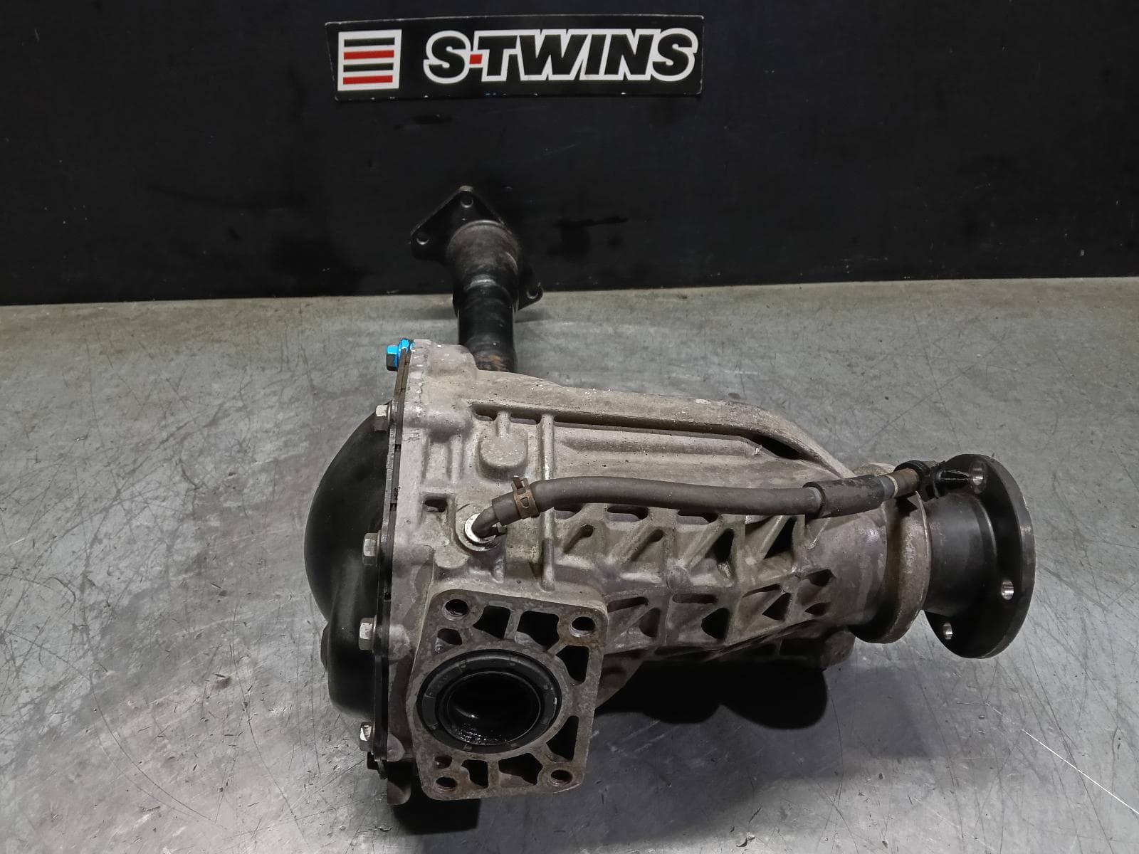 Used auto part listing image: 2021 LDV D90 DIFFERENTIAL CENTRE FRONT, 2.0, PETROL, AWD, SV9A, 11/17- 0000397336