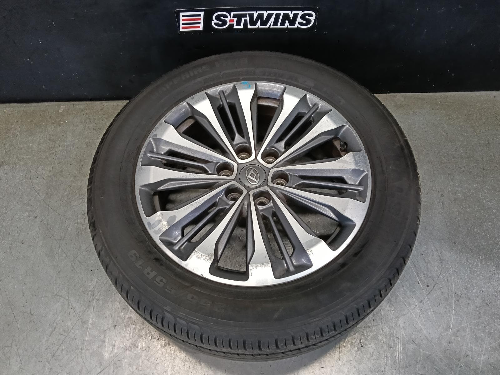 Used auto part listing image: 2021 LDV D90 WHEEL MAG FACTORY, 19X7.5IN, MULTI SPOKE, SV9A, 11/17-04/24 0000397640