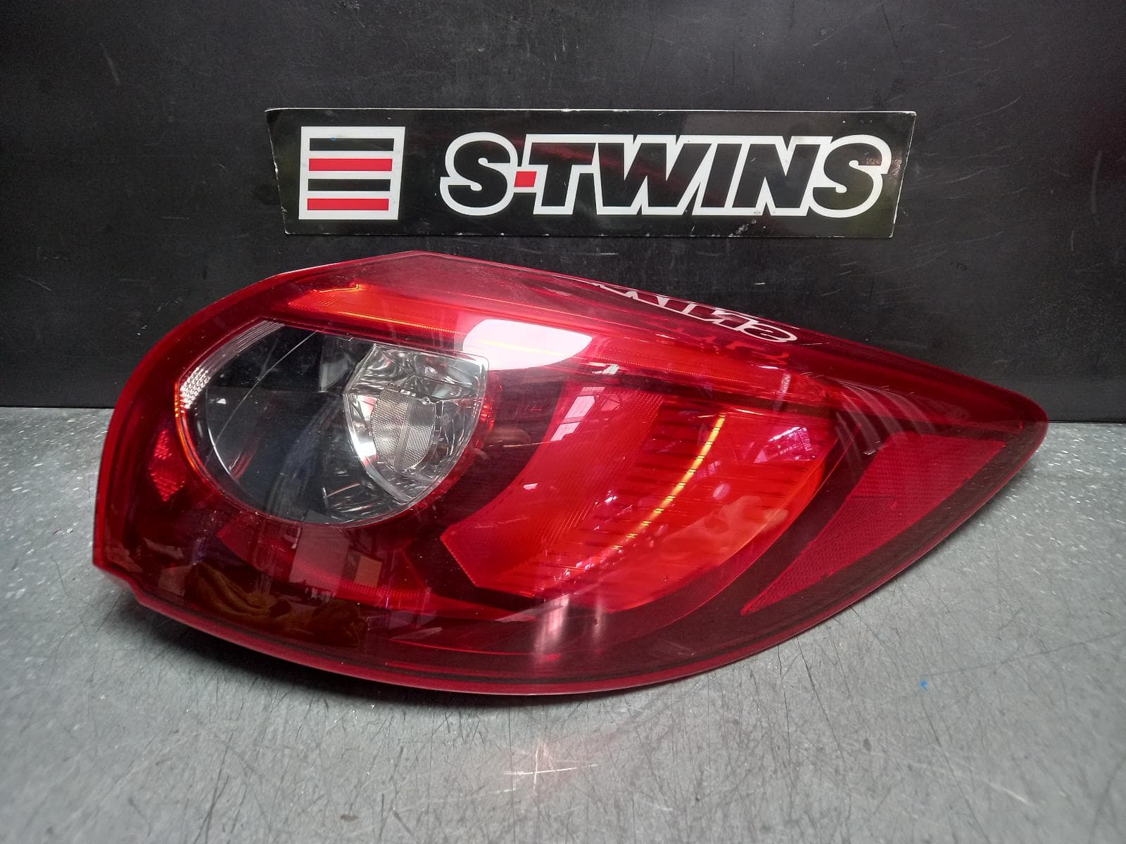 Used auto part listing image: 2016 MAZDA CX5 RIGHT TAILLIGHT KE, IN BODY, W/ LED TYPE, 12/14-12/16 0000374304