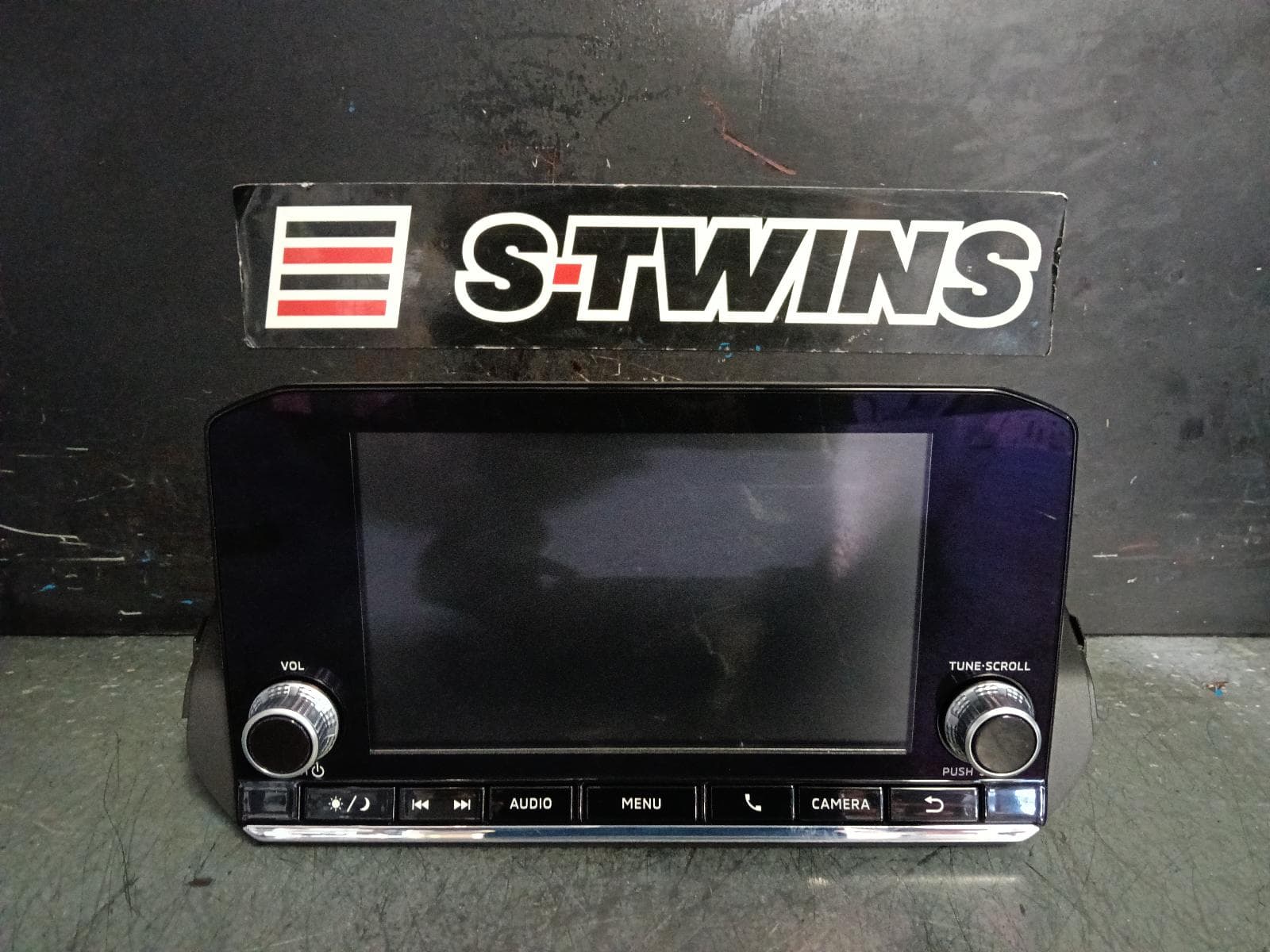 Used auto part listing image: 2023 MITSUBISHI OUTLANDER DISPLAY UNIT, 8IN TOUCHSCREEN, NON SAT NAV TYPE, ZM, 08/21-04/25 0000399111