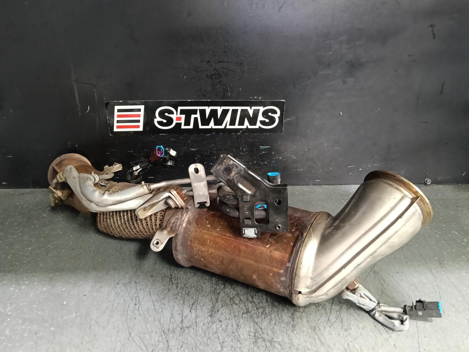 Used auto part listing image: 2018 VOLKSWAGEN AMAROK CATALYTIC CONVERTER DOWNPIPE-CAT TYPE, 3.0, DIESEL, DDXC/DDXE CODE, 2H, 09/16-09/22 0000394903
