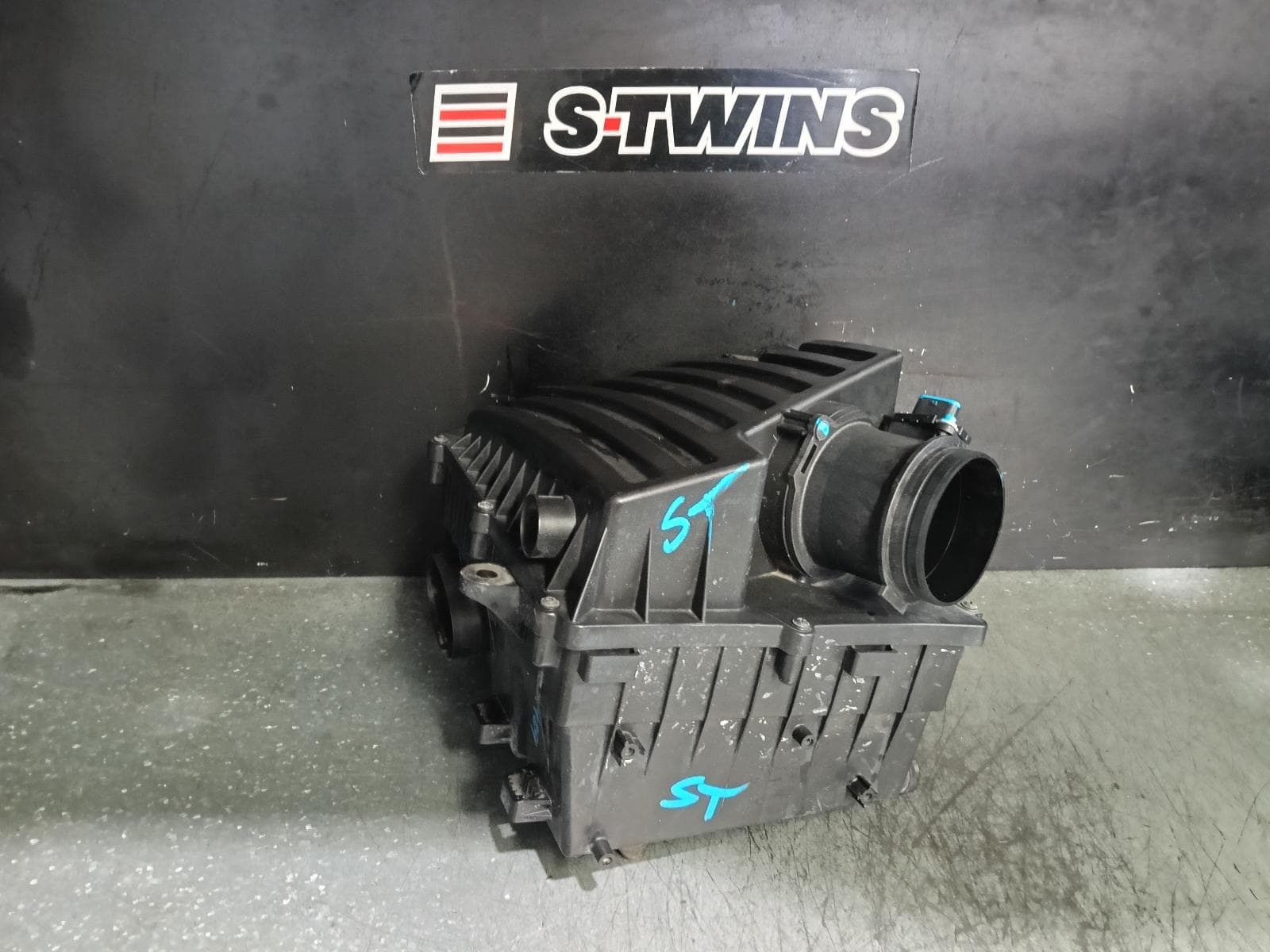 Used auto part listing image: 2018 VOLKSWAGEN AMAROK AIR CLEANER BOX AIR CLEANER, 3.0, DIESEL, 2H, 09/16-09/22 0000394908