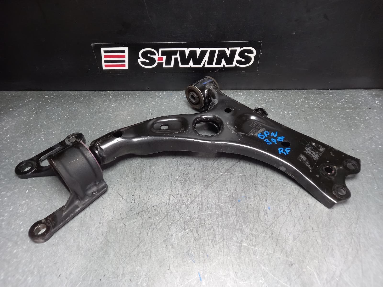 Used auto part listing image: 2021 HAVAL H6 RIGHT FRONT LOWER CONTROL ARM B01/B03, 02/21- 0000374538