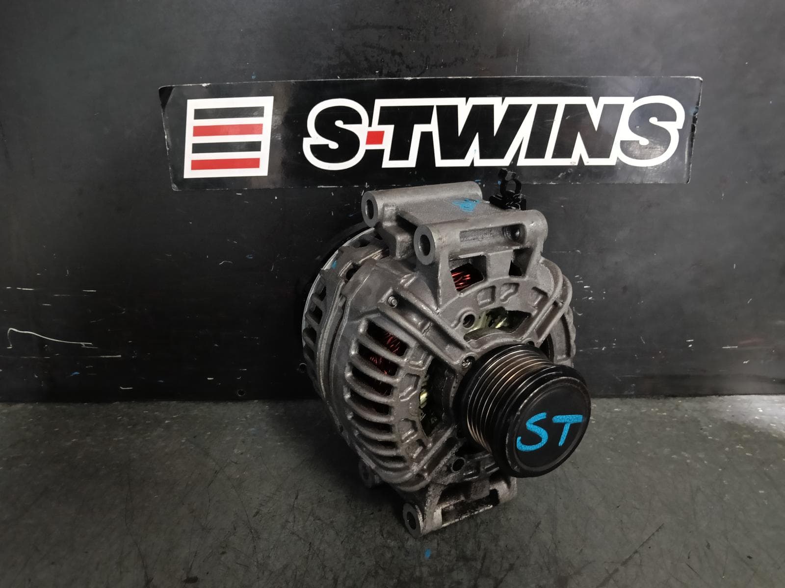 Used auto part listing image: 2011 AUDI Q5 ALTERNATOR PETROL, 2.0, CDNC CODE, BOSCH, 8R, 12/08-10/12 0000399171
