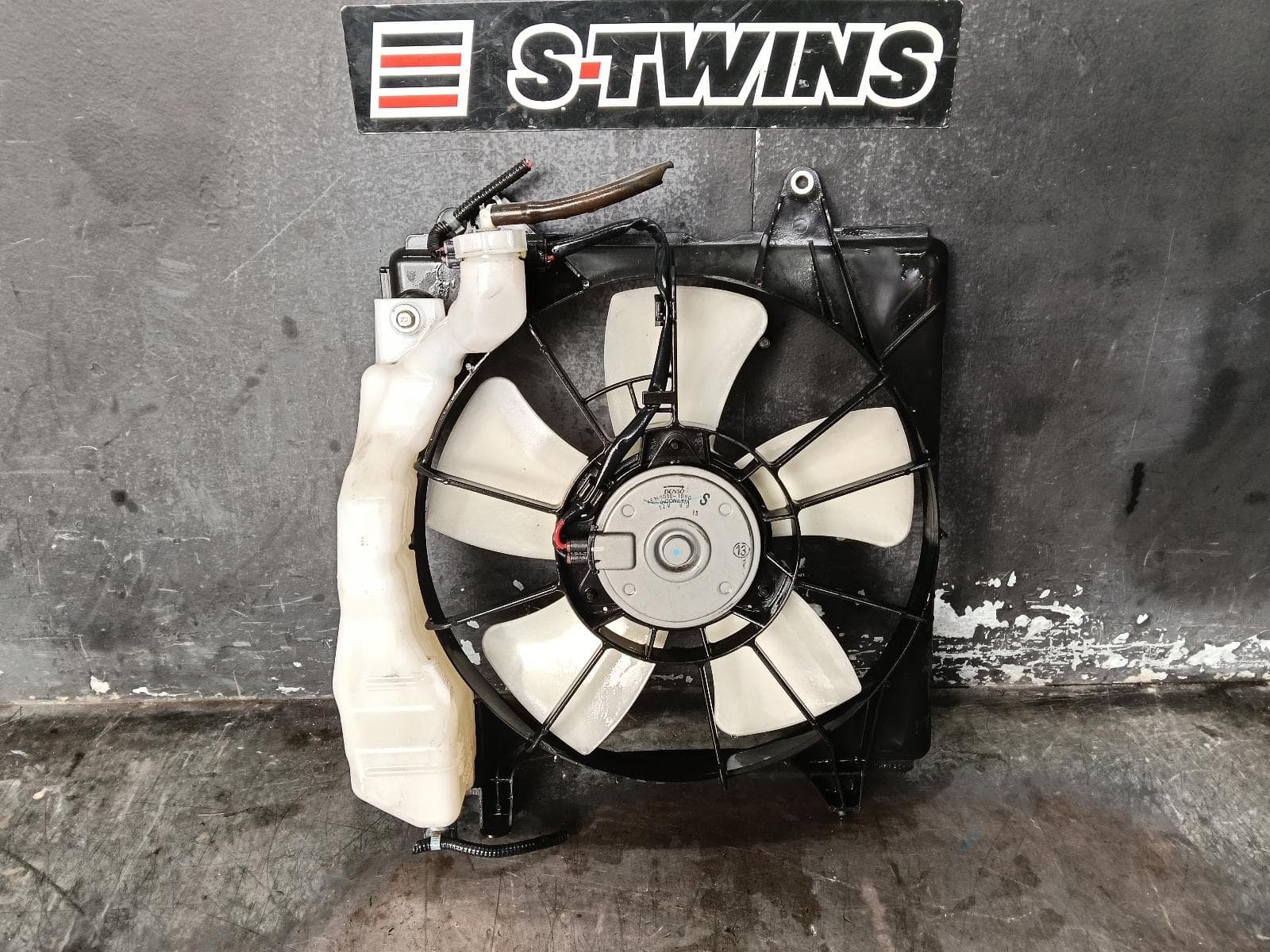 Used auto part listing image: 2013 HONDA CIVIC FAN RADIATOR FAN, SEDAN (VIN JHMFB), 1.8, PETROL, 9TH GEN, 02/12-04/16 0000410469