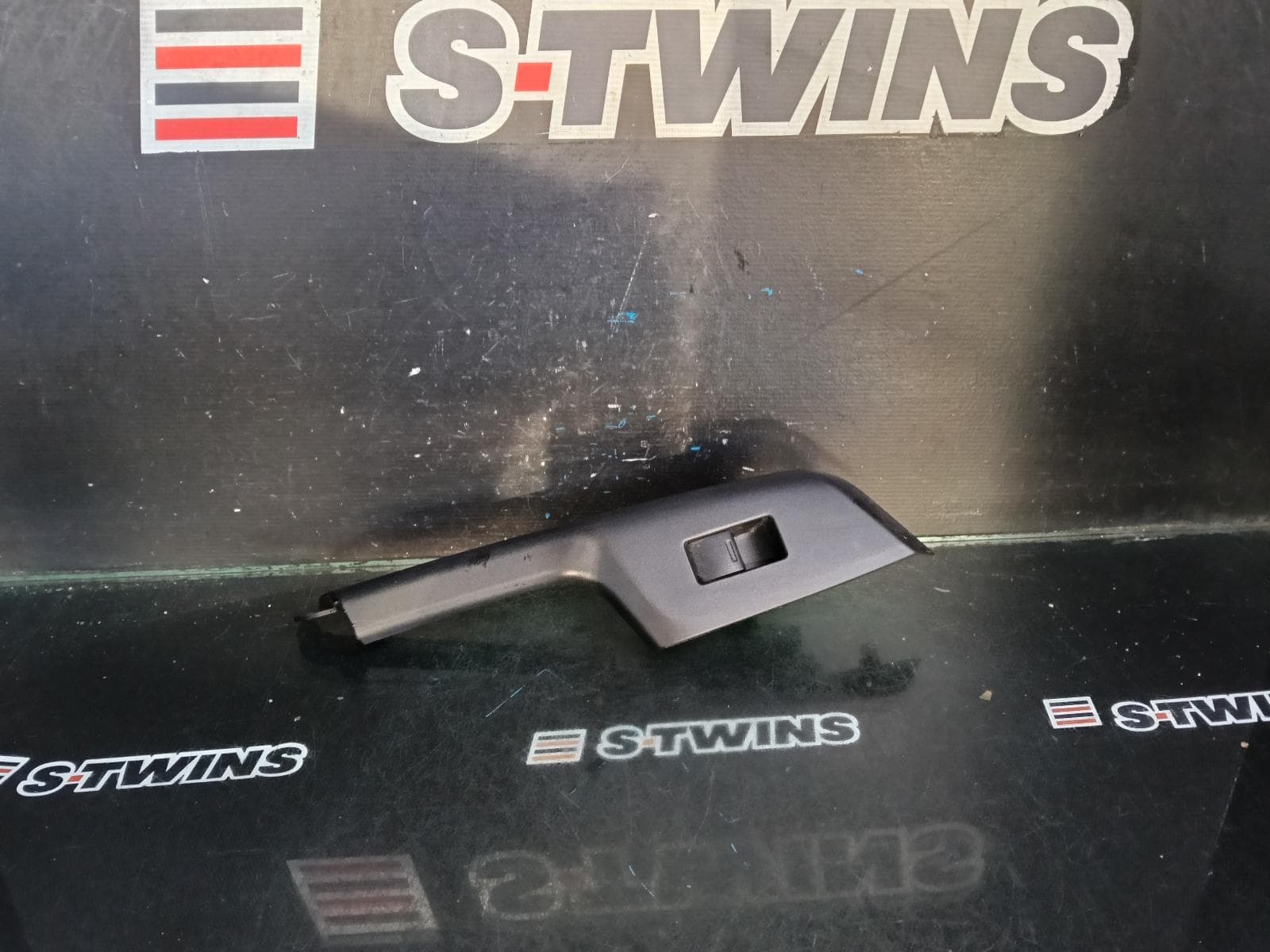 Used auto part listing image: 2013 HONDA CIVIC PWR DR WIND SWITCH RH REAR, SEDAN, 9TH GEN, 02/12-04/16 0000410472
