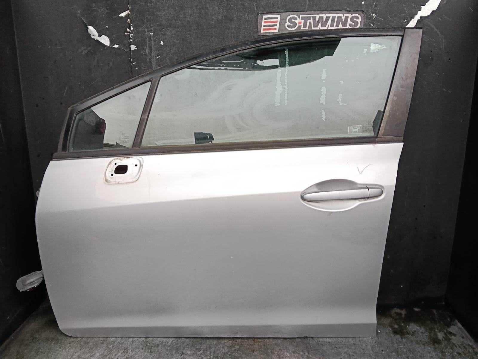 Used auto part listing image: 2013 HONDA CIVIC LEFT FRONT DOOR 9TH GEN, SEDAN (VIN JHMFB/MRHFB), 02/12-04/16 0000410459
