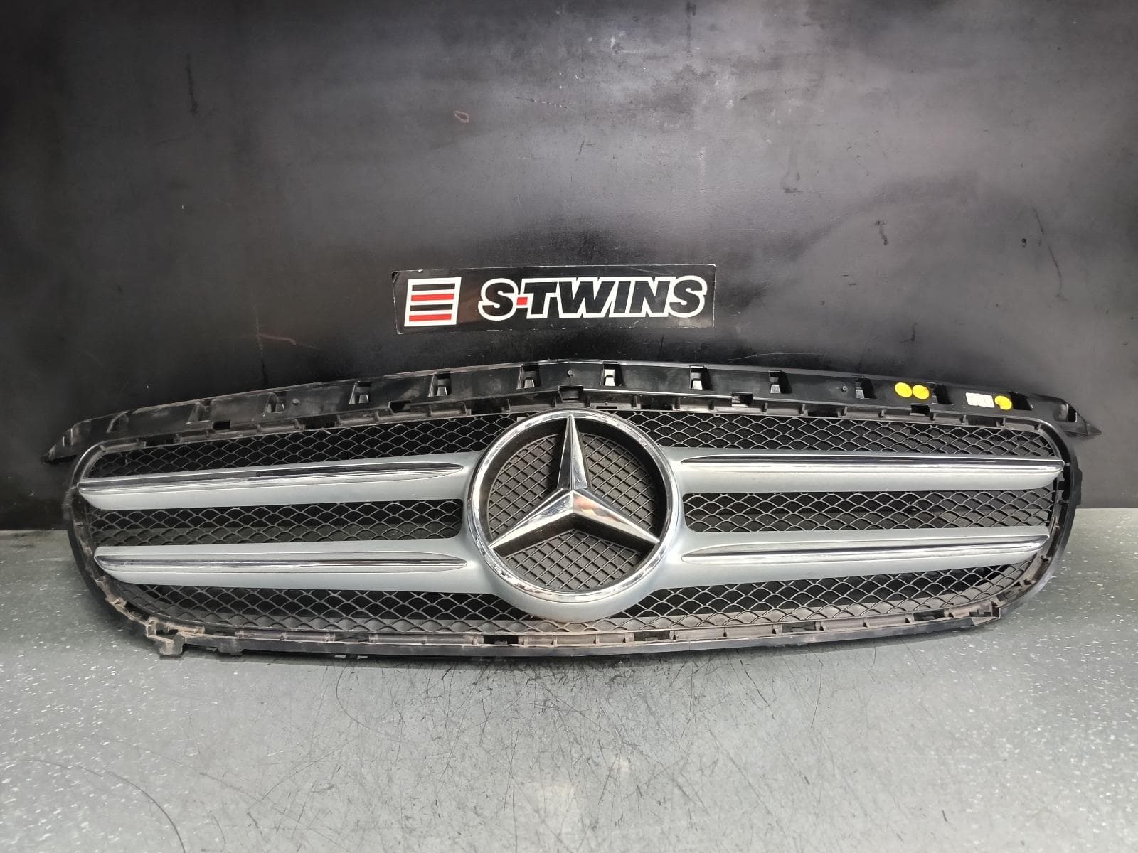 Used auto part listing image: 2016 MERCEDES B CLASS GRILLE RADIATOR GRILLE, W246, STANDARD PACKAGE TYPE, 12/11-02/19 0000384568