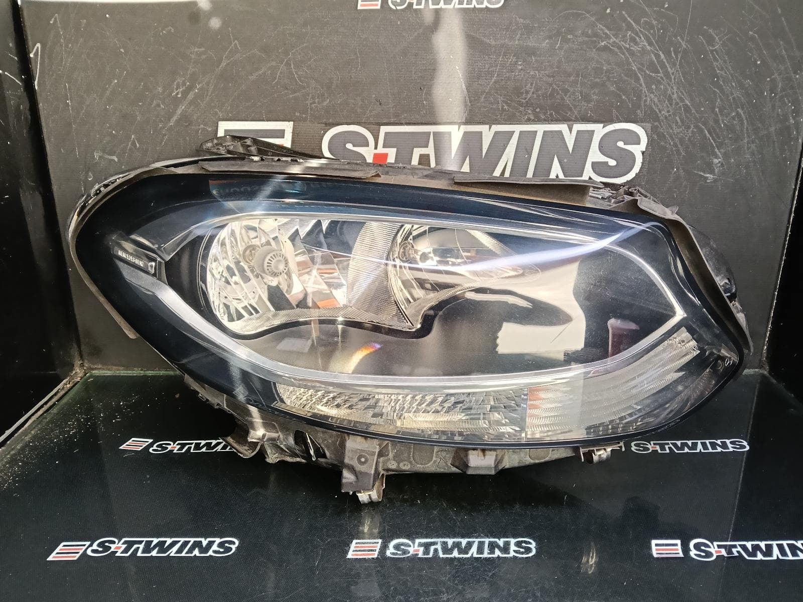 Used auto part listing image: 2016 MERCEDES B CLASS RIGHT HEADLAMP W246, HALOGEN TYPE, 11/14-02/19 0000384569