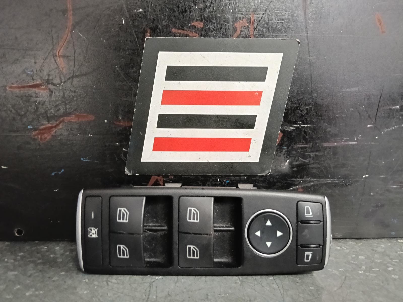 Used auto part listing image: 2016 MERCEDES B CLASS PWR DR WIND SWITCH RH FRONT (MASTER SWITCH), NON FOLDING MIRRORS TYPE, W246, 12/11-02/19 0000384570