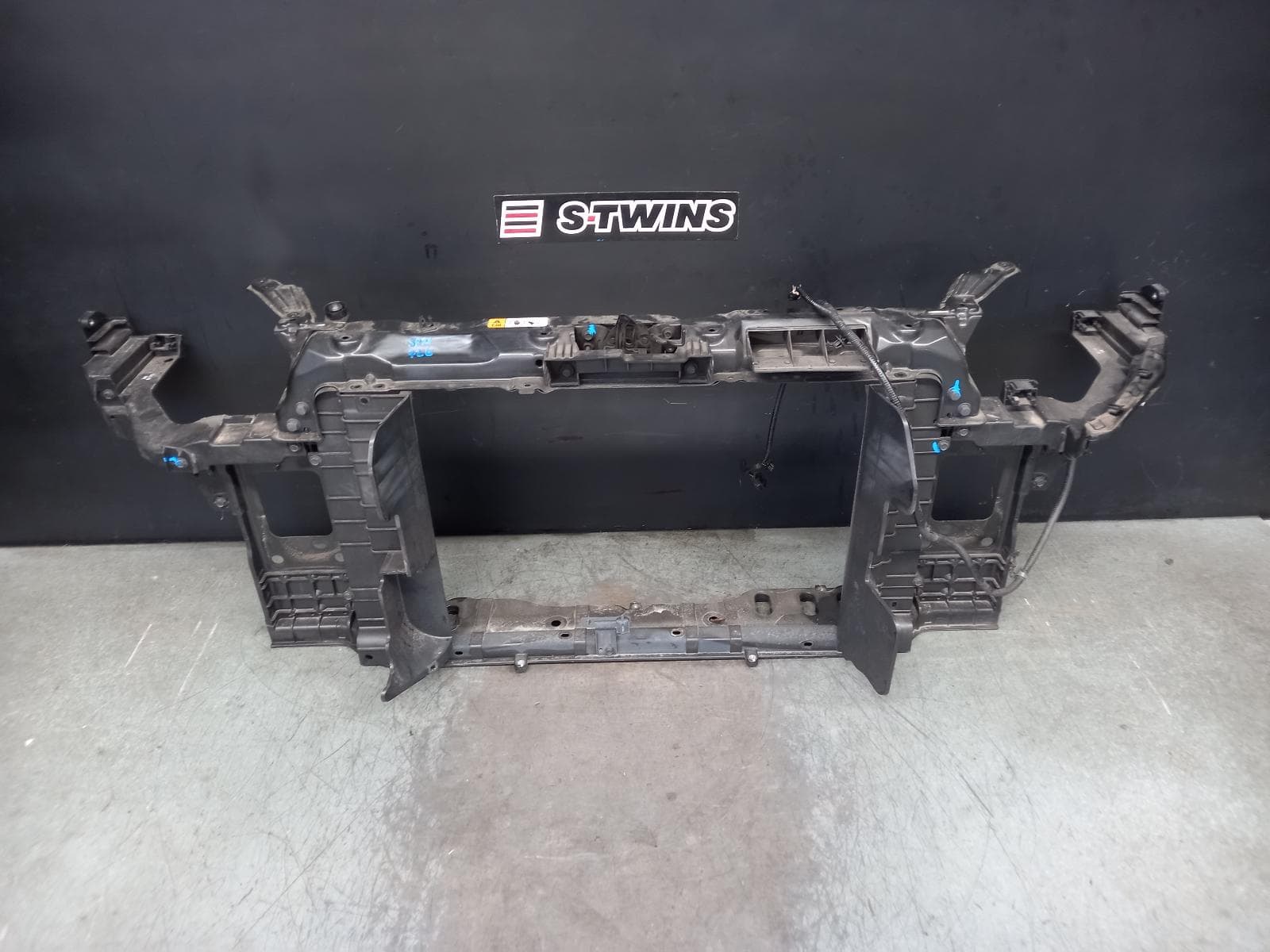 Used auto part listing image: 2015 HYUNDAI I30 RADIATOR SUPPORT GD, BOLT ON TYPE, 5DR HATCH, 03/12-02/17 0000375561