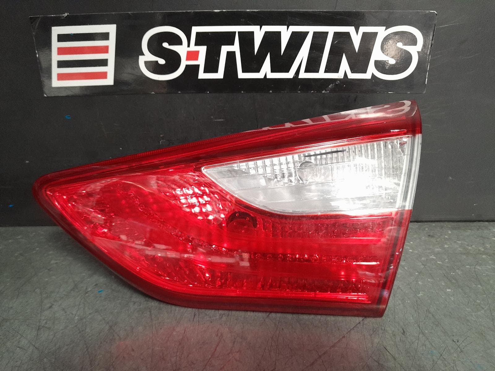 Used auto part listing image: 2015 HYUNDAI I30 REAR GARNISH TAILGATE LAMP (RH SIDE), GD, 3DR/5DR HATCH, 03/12-02/17 0000375817