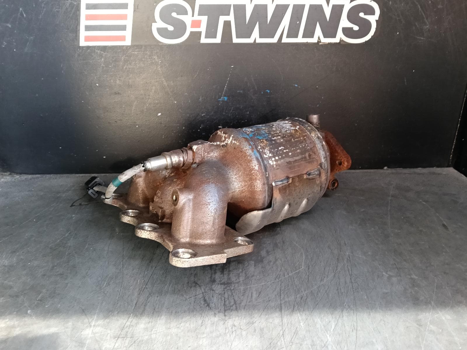 Used auto part listing image: 2024 HYUNDAI STARIA CATALYTIC CONVERTER MANIFOLD-CAT TYPE, 3.5, G6DU, PETROL, RH SIDE, US4, 04/21- 0000403938