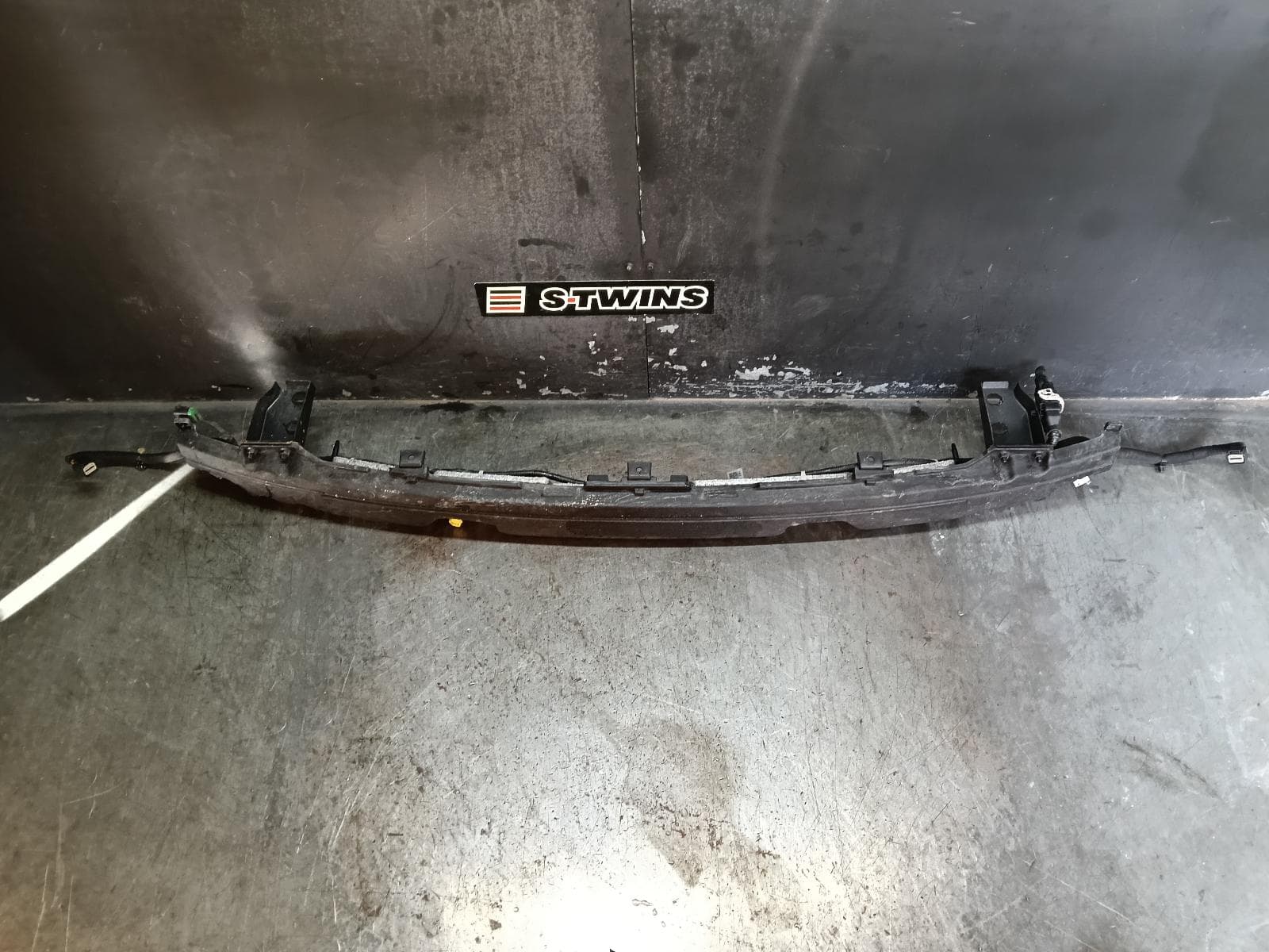 Used auto part listing image: 2024 HYUNDAI STARIA R BAR BRACKET REINFO MAIN REINFORCEMENT, US4, 04/21- 0000403947