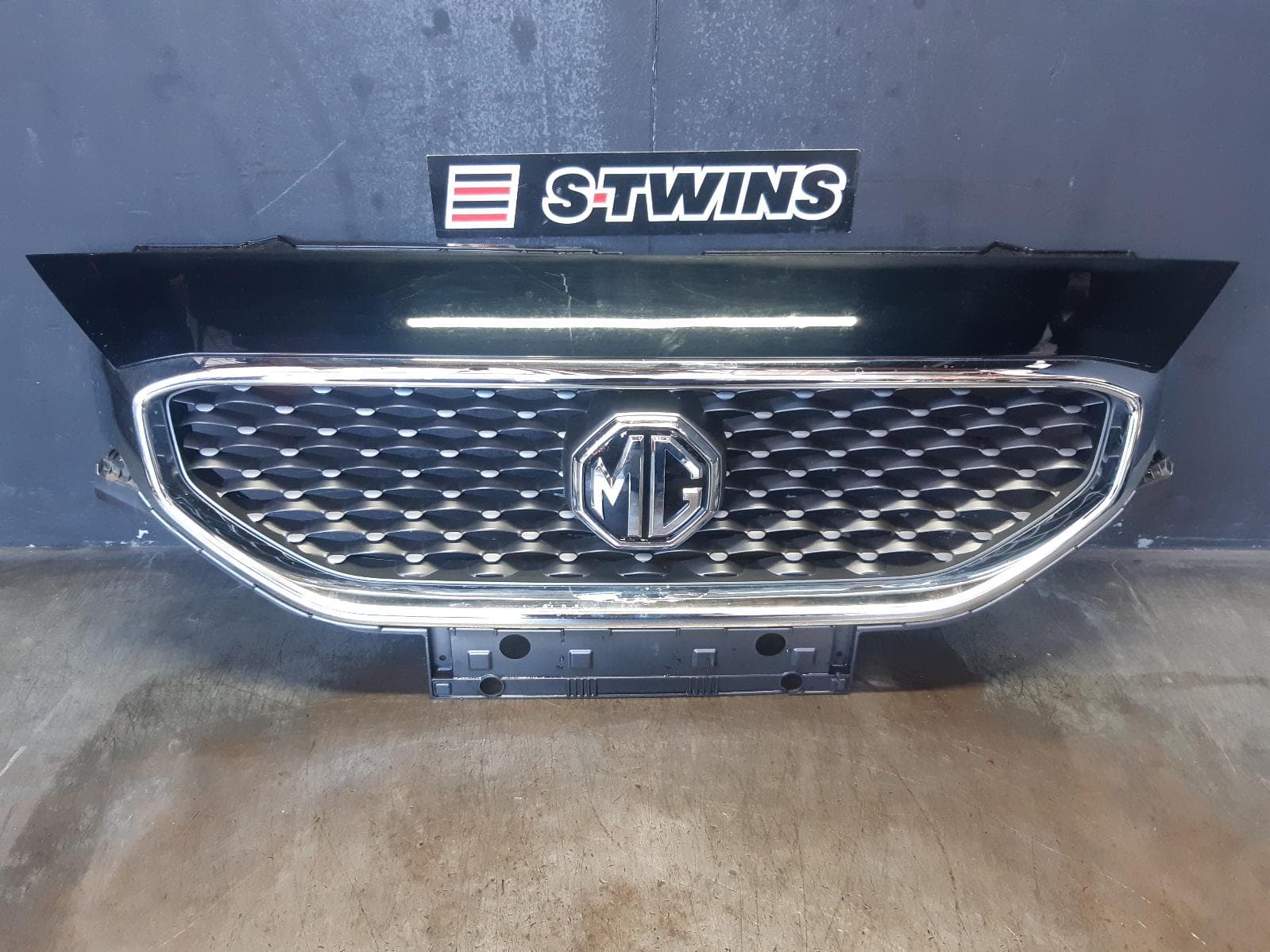 Used auto part listing image: 2020 MG MG3 GRILLE RADIATOR GRILLE MOULDING, CHROME, SZP1, 06/18-10/24 0000375829