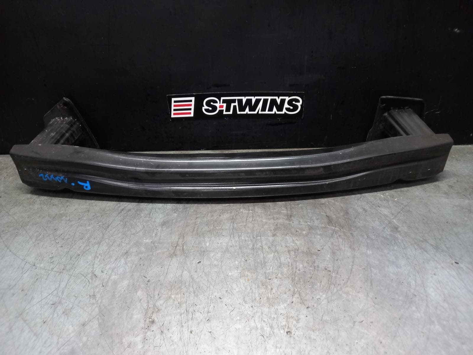 Used auto part listing image: 2018 AUDI A1 R BAR BRACKET REINFO REINFORCEMENT, LOWER, STEEL, 8X, 12/10-10/18 0000386768