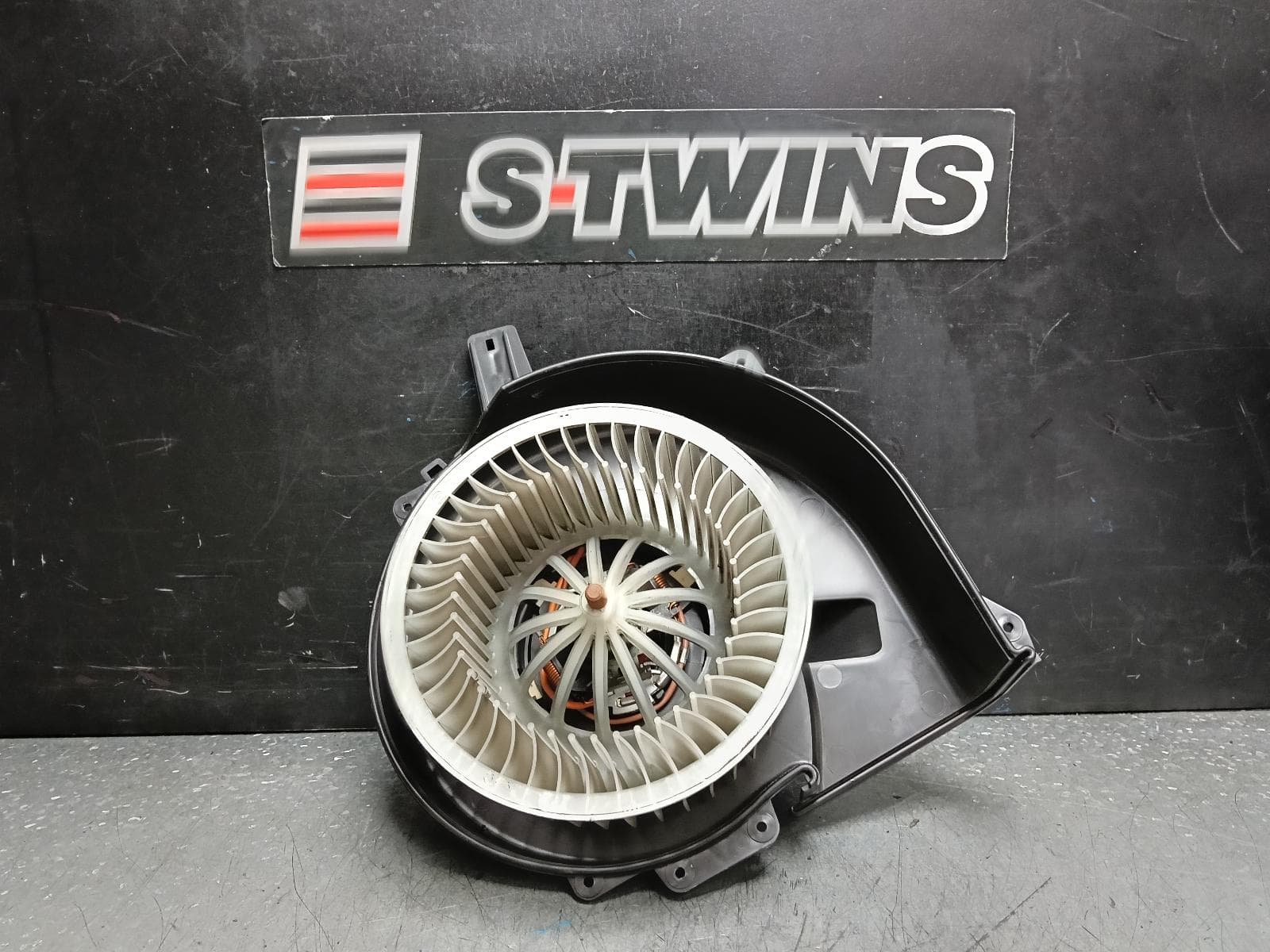 Used auto part listing image: 2018 AUDI A1 HEATER FAN MOTOR 8X, 12/10-10/18 0000386801