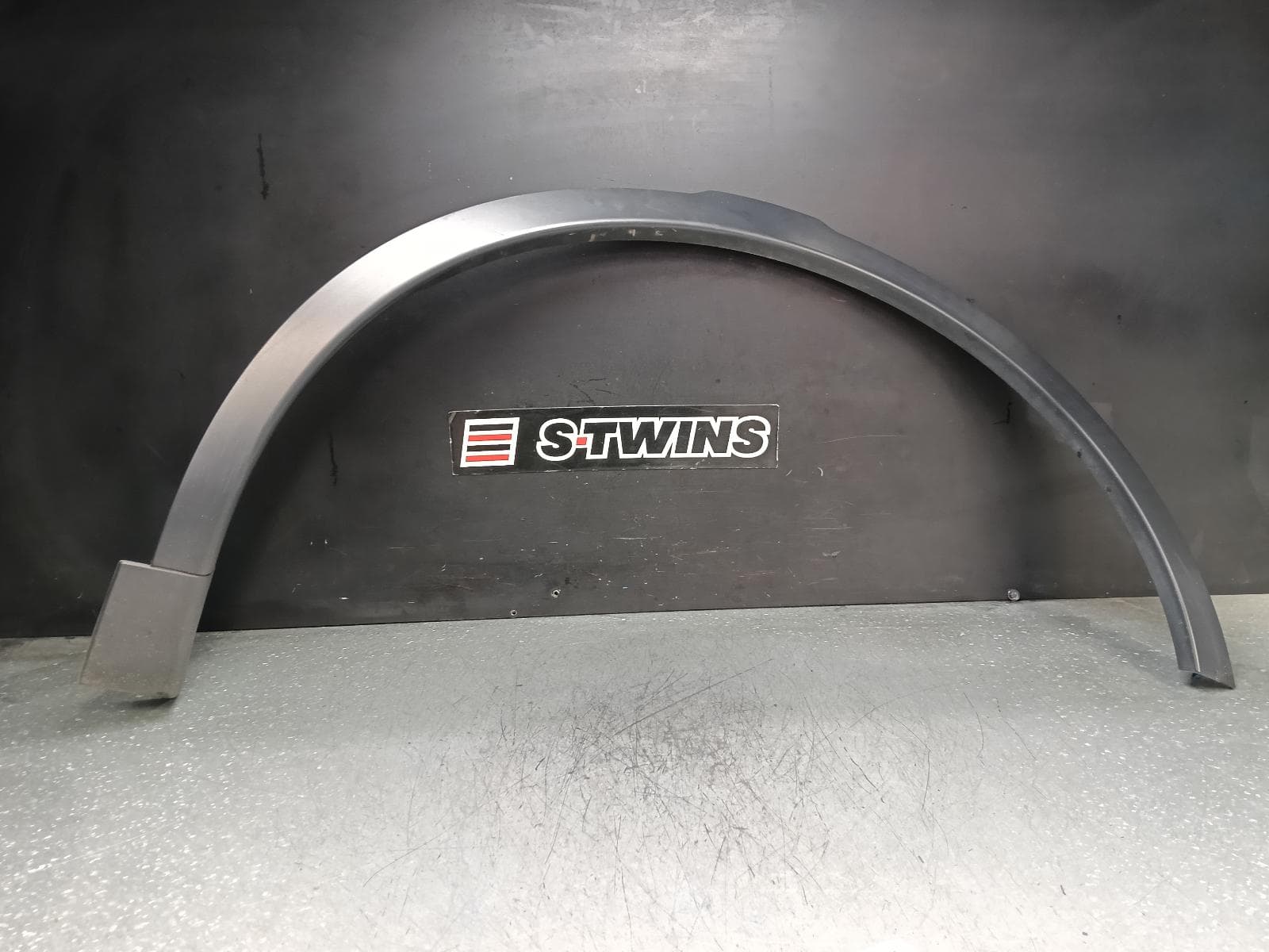 Used auto part listing image: 2017 LAND ROVER DISCOVERY SPORT WHEEL ARCH FLARE L550, RH FRONT, BLACK, 01/15- 0000380880