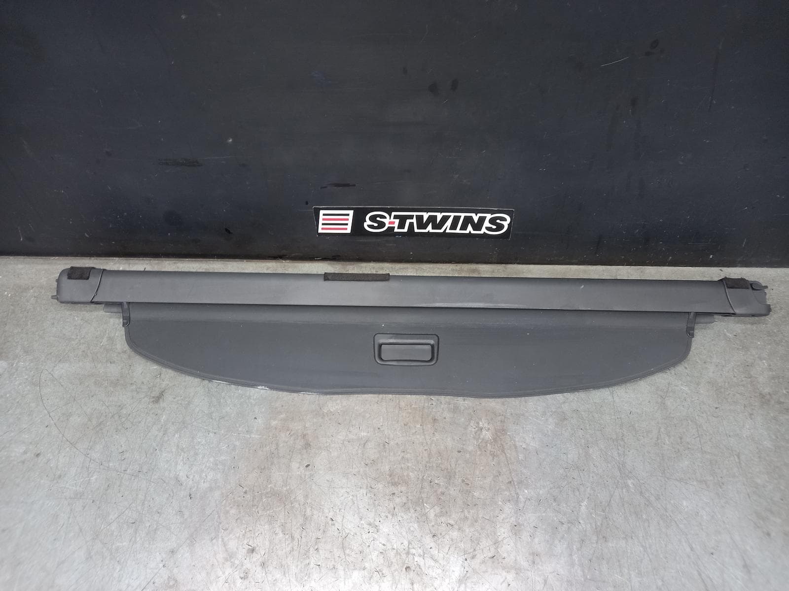 Used auto part listing image: 2017 LAND ROVER DISCOVERY SPORT PARCEL SHELF CARGO BLIND L550, 01/15- 0000380885
