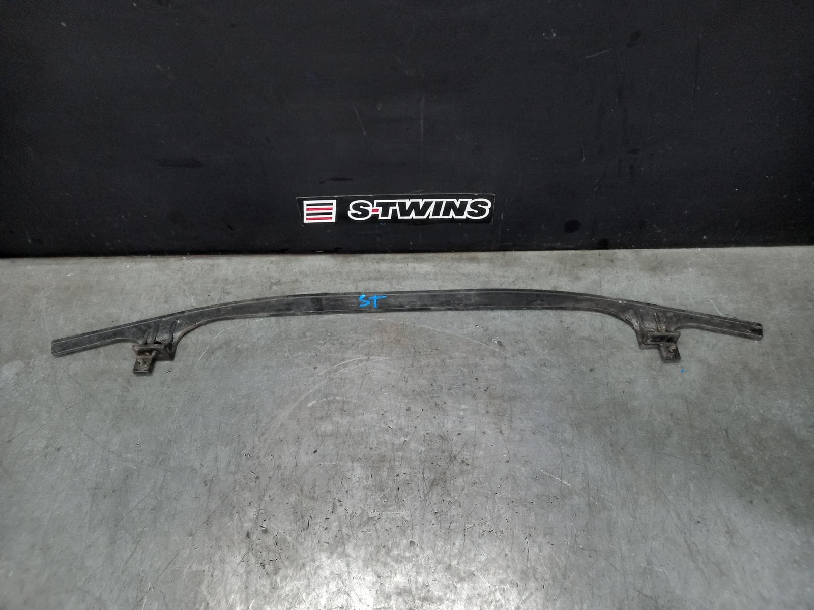 Used auto part listing image: 2021 HYUNDAI SANTA FE F BAR REINFORC BRACK LOWER STIFFENER, TM, 10/20-10/23 0000381610