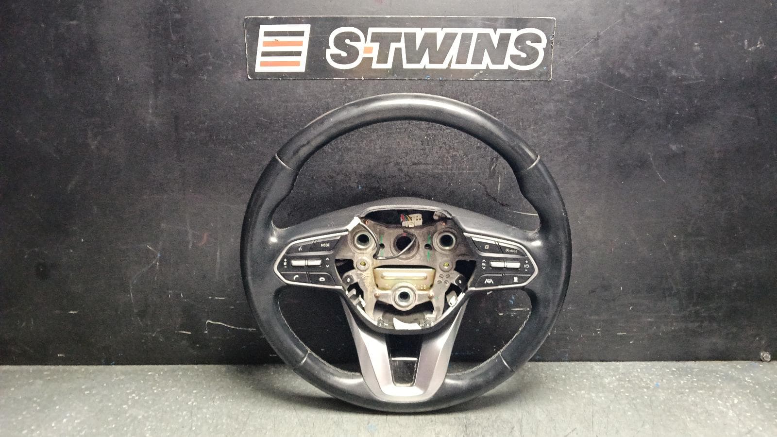 Used auto part listing image: 2021 HYUNDAI SANTA FE STEERING WHEEL LEATHER, NON PADDLE SHIFT TYPE, NON HEATED TYPE, TM, 10/20-10/23 0000401018
