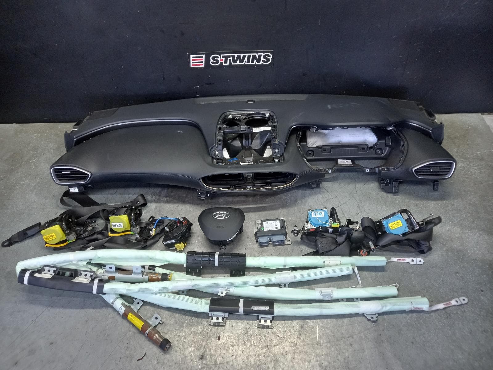 Used auto part listing image: 2021 HYUNDAI SANTA FE AIRBAG ASSEMBLY DUAL AIRBAG ASSY, TM, 03/18-10/23 0000401020