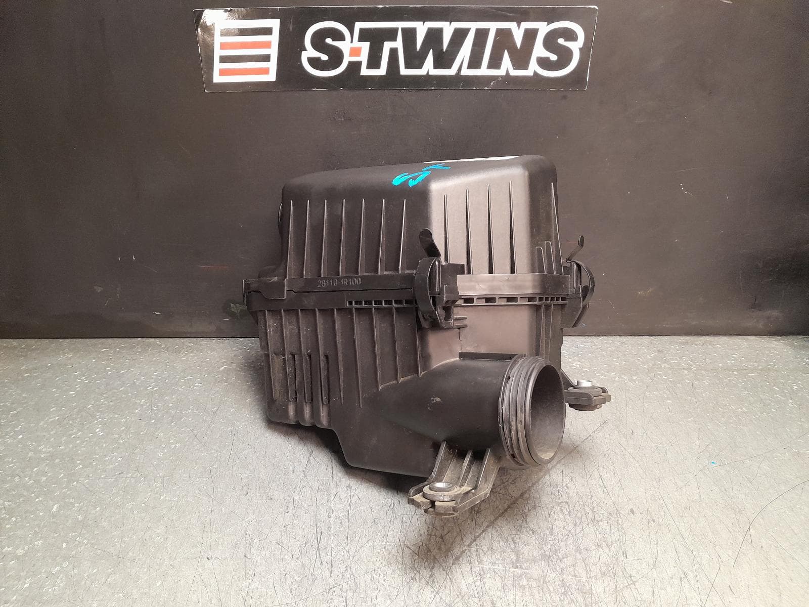 Used auto part listing image: 2016 HYUNDAI ACCENT AIR CLEANER BOX AIR CLEANER, RB, 1.6, PETROL, 05/11-12/19 0000379236